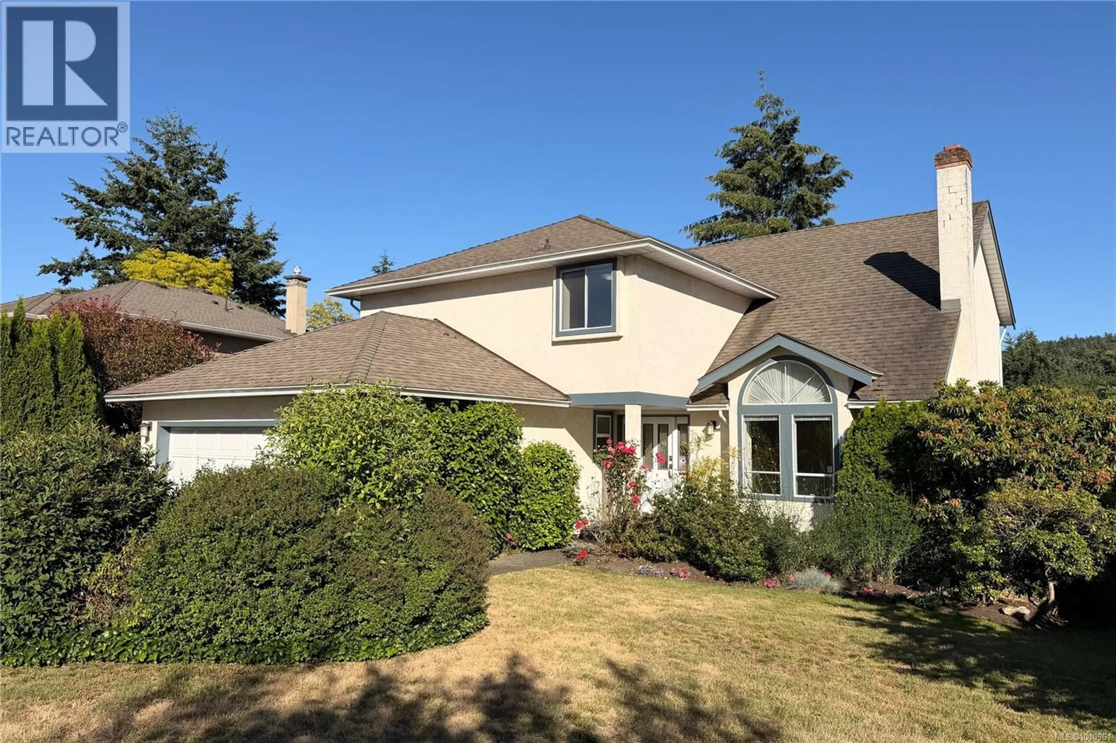 Home with vinyl exterior material, street for 4767 ELLIOT PLACE, Saanich British Columbia V8Y3E4