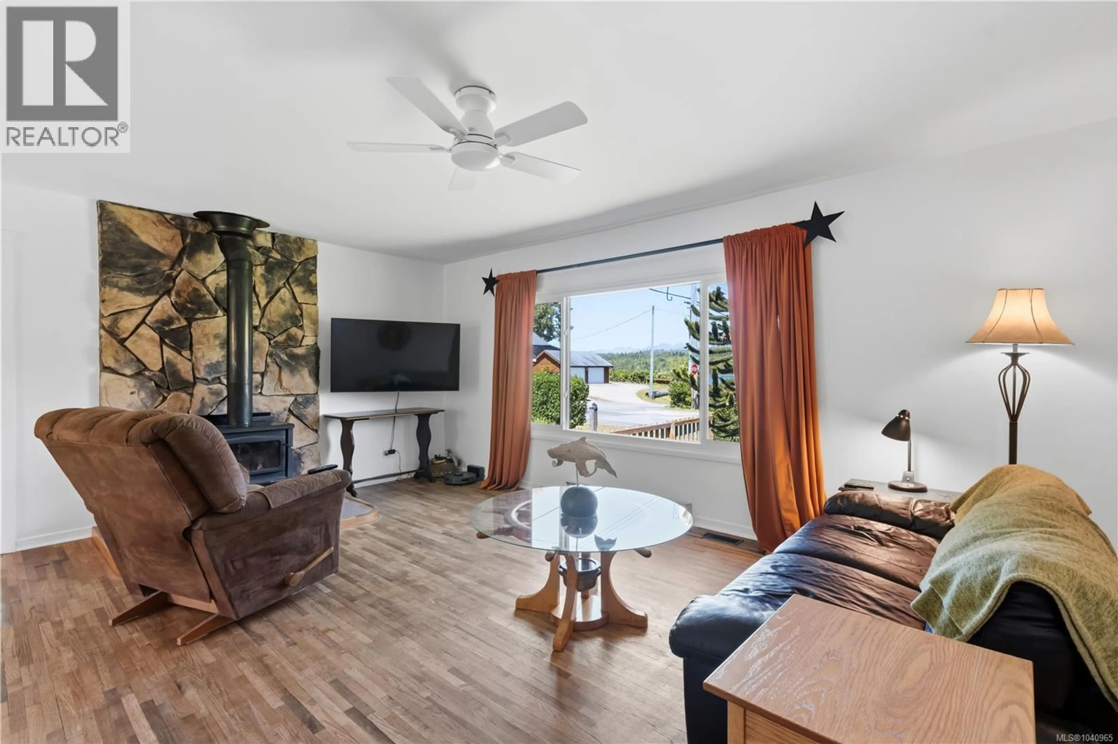 Living room with furniture, unknown for 1784 CYPRESS ROAD, Ucluelet British Columbia V0R3A0