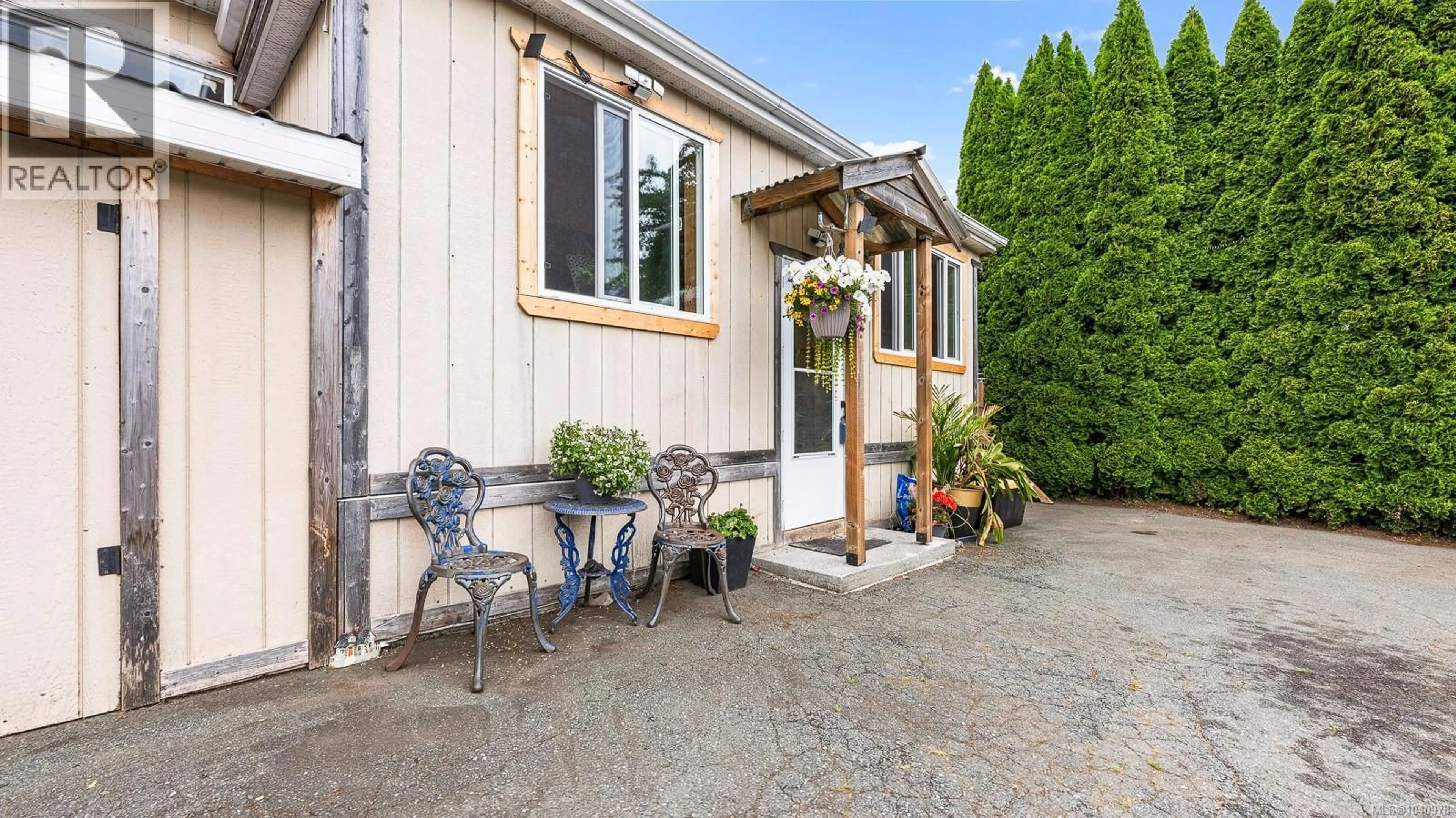 Patio, street for 4931 ISLAND HIGHWAY NORTH, Courtenay British Columbia V9N5Z2