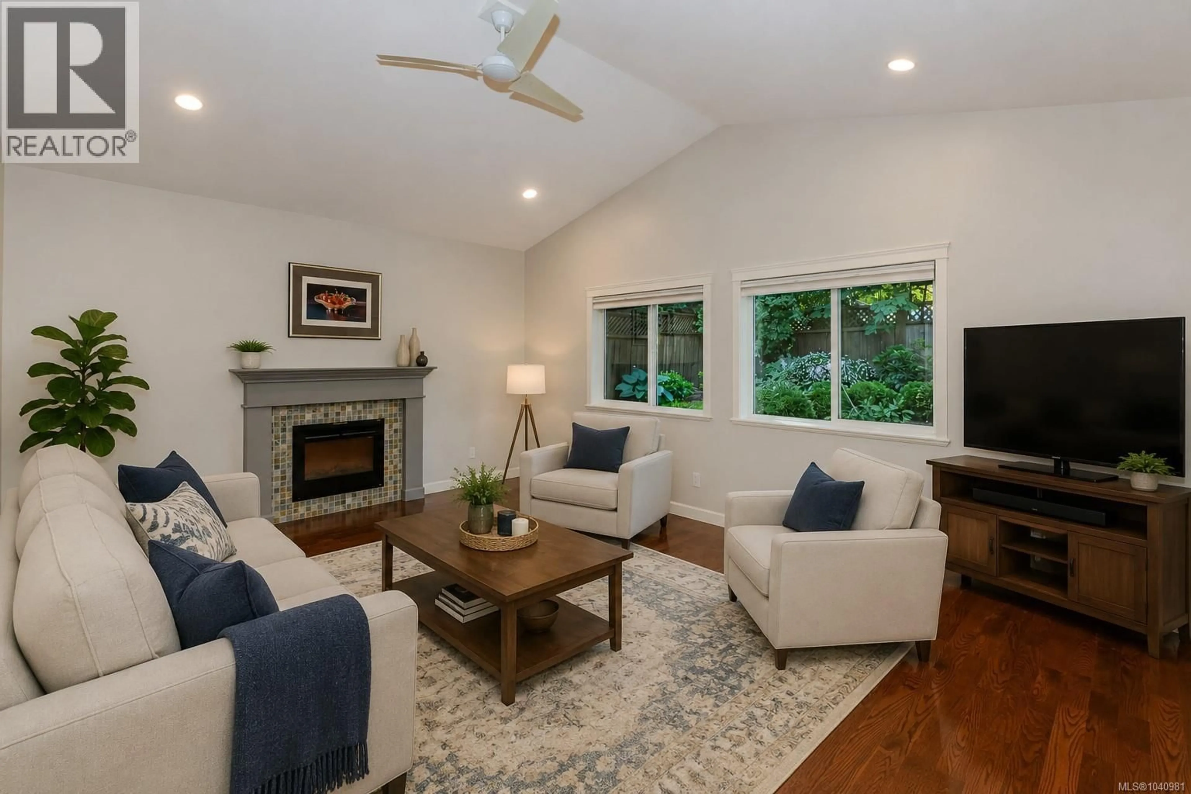 Living room with furniture, unknown for 5888 STONEHAVEN DRIVE, Duncan British Columbia V9L0E8