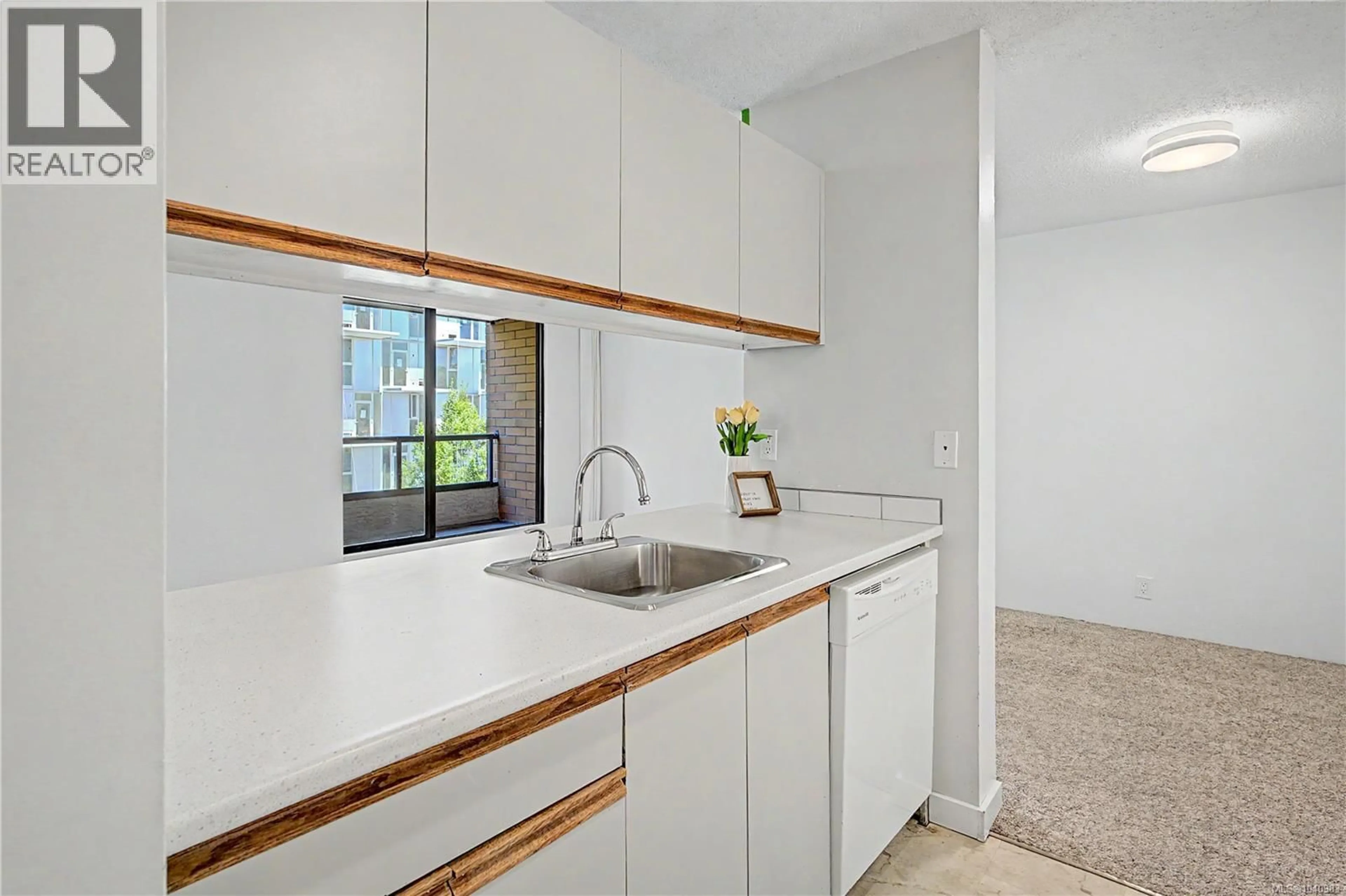 Standard kitchen, ceramic/tile floor for 706 - 1630 QUADRA STREET, Victoria British Columbia V8W3J5