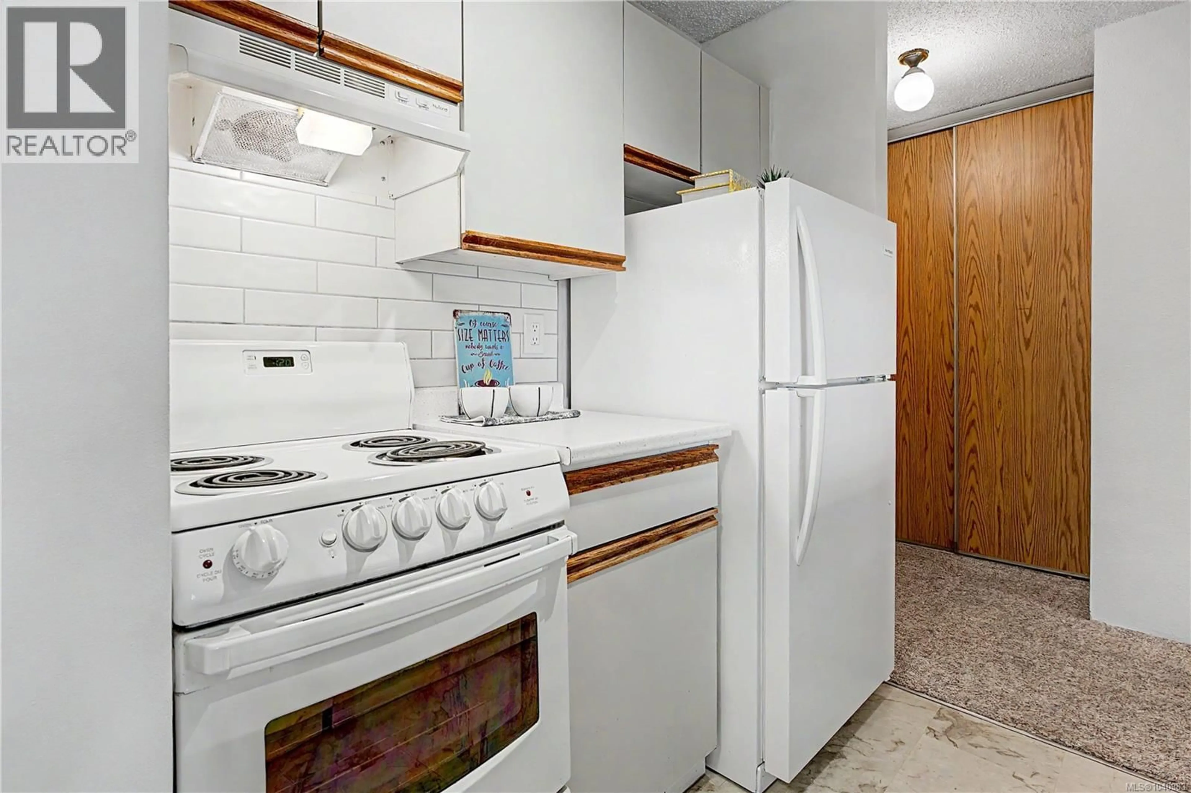 Standard kitchen, ceramic/tile floor for 706 - 1630 QUADRA STREET, Victoria British Columbia V8W3J5
