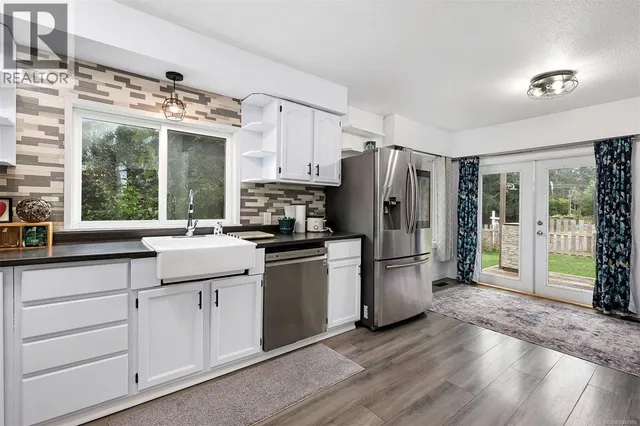 3863 HOWARD AVENUE, Royston 3