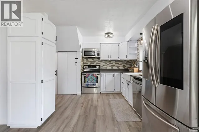 3863 HOWARD AVENUE, Royston 4