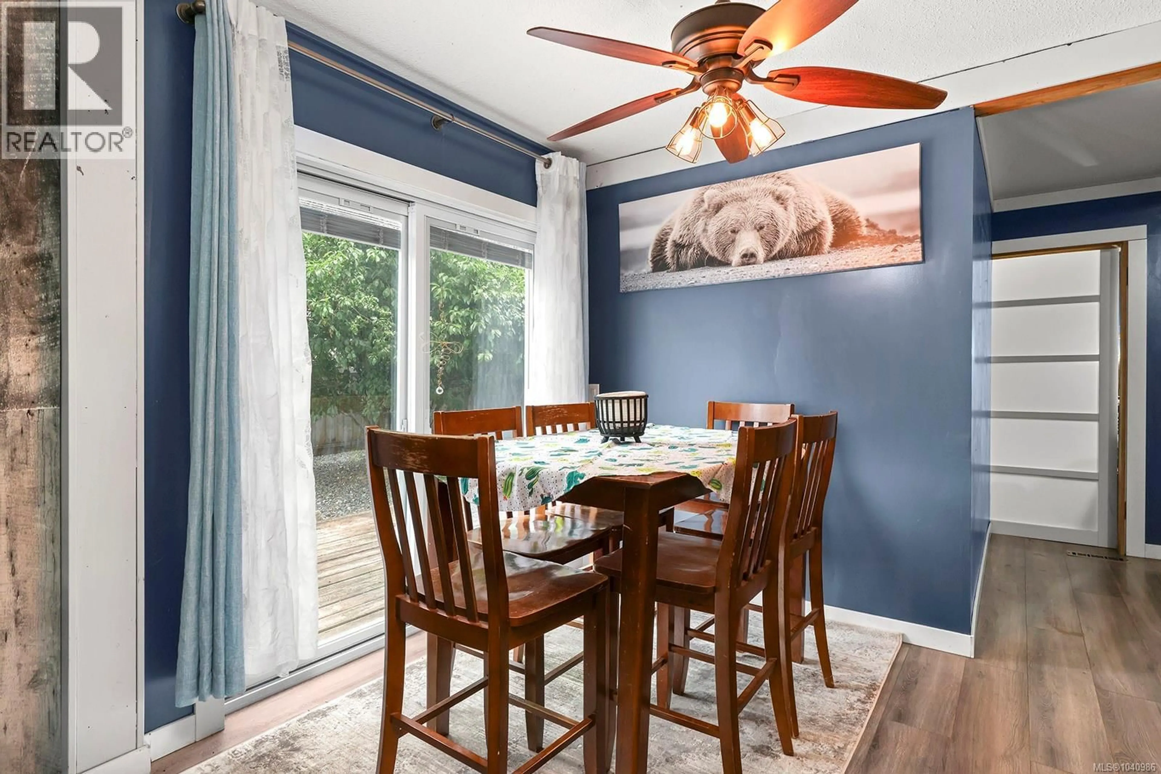 Dining room, wood/laminate floor for 3863 HOWARD AVENUE, Royston British Columbia V0R2V0
