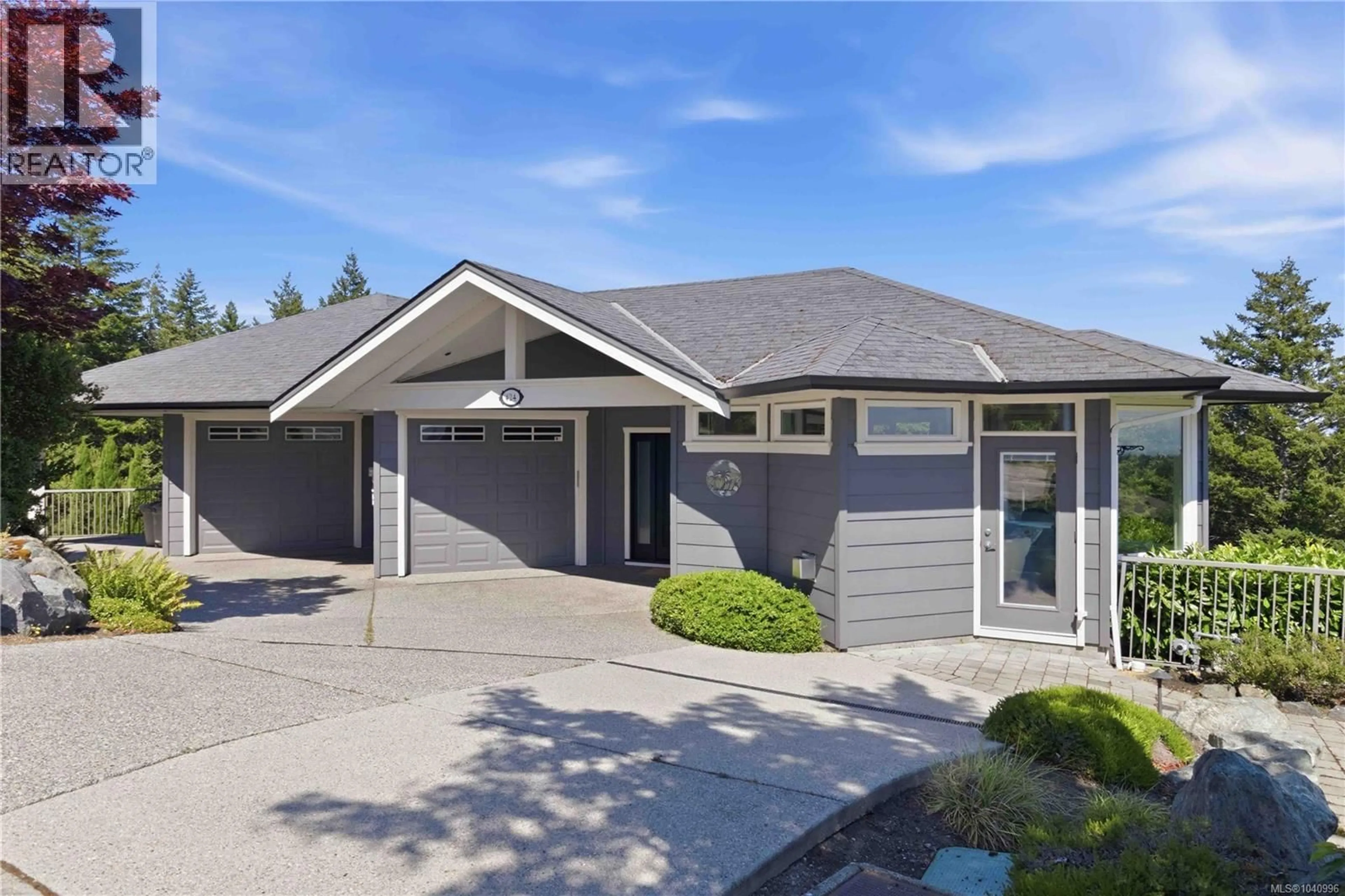 Home with vinyl exterior material, street for 424 PELICAN DRIVE, Colwood British Columbia V9C0A4