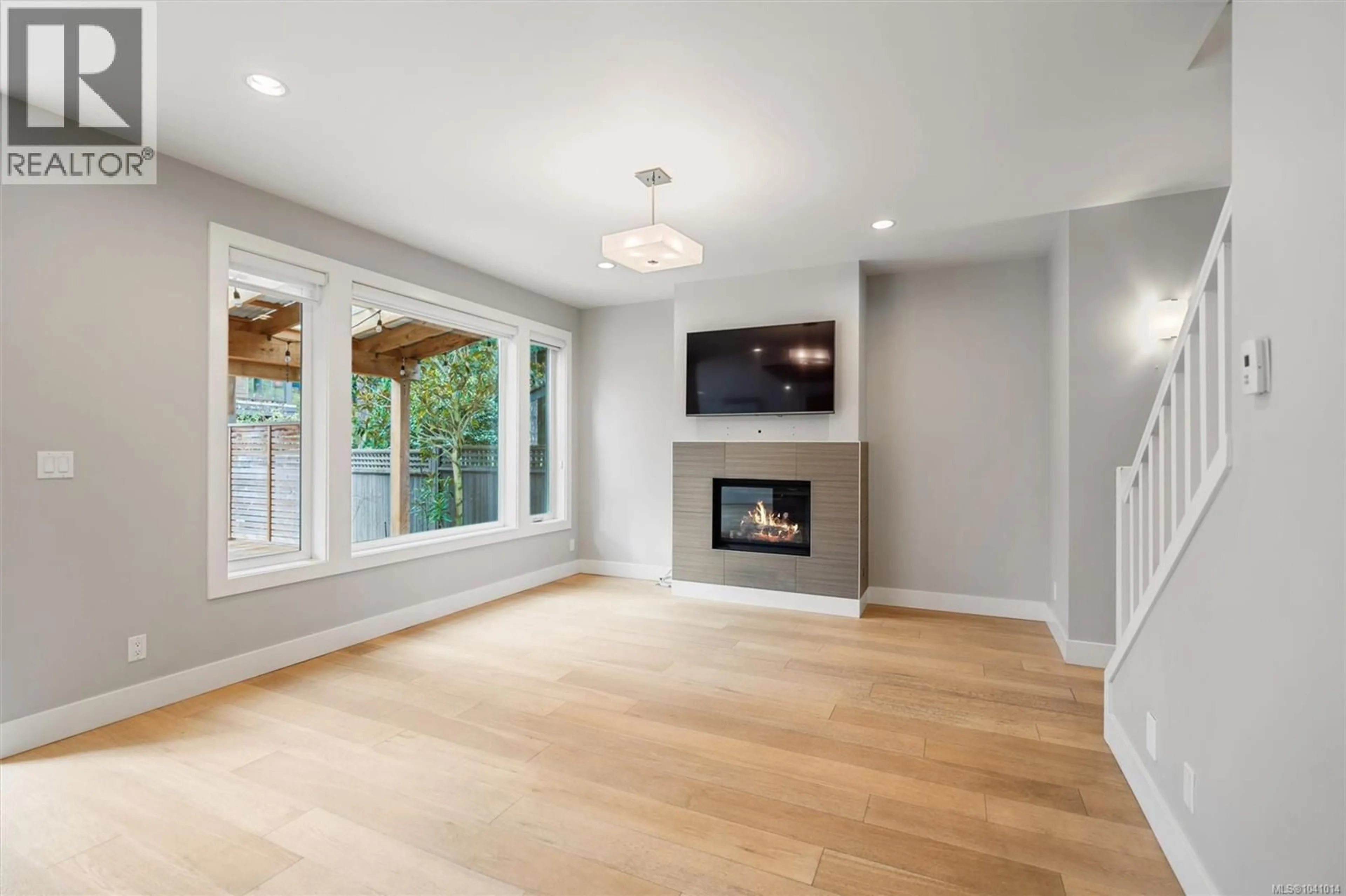Living room with furniture, unknown for 433 REGENCY PLACE, Colwood British Columbia V9C0H9