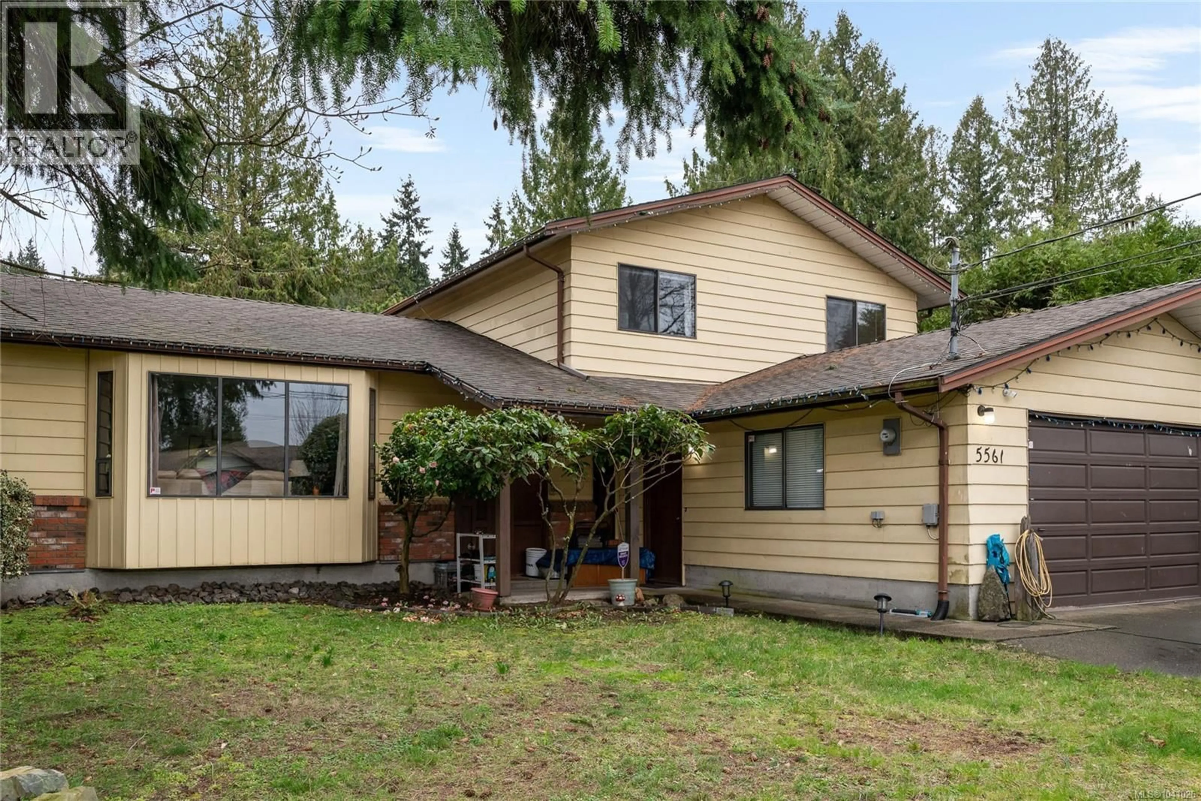 Home with vinyl exterior material, street for 5561 WESTDALE ROAD, Nanaimo British Columbia V9V1G4