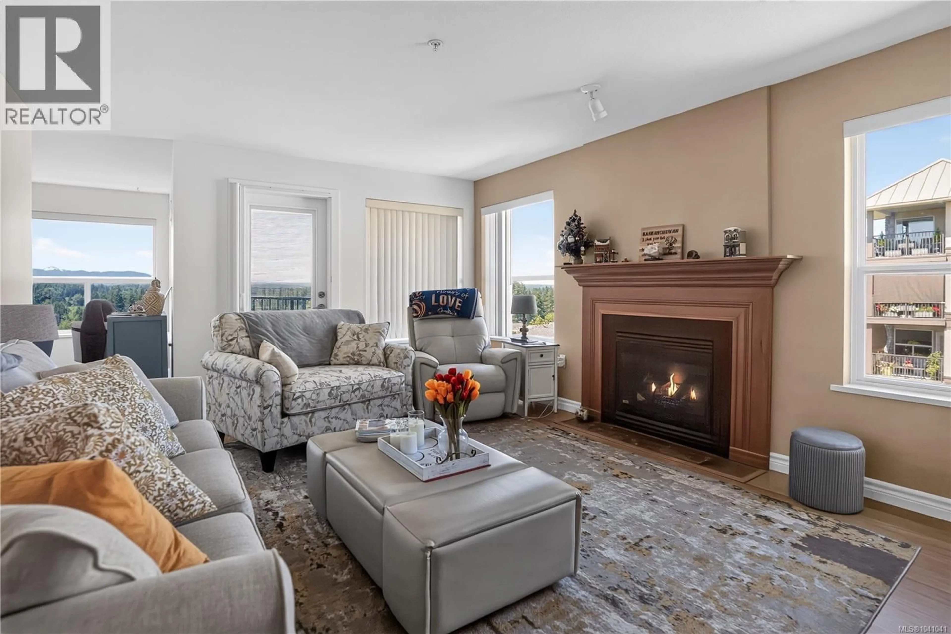 Living room with furniture, unknown for 307 - 280 DOGWOOD STREET SOUTH, Campbell River British Columbia V9W6Y7