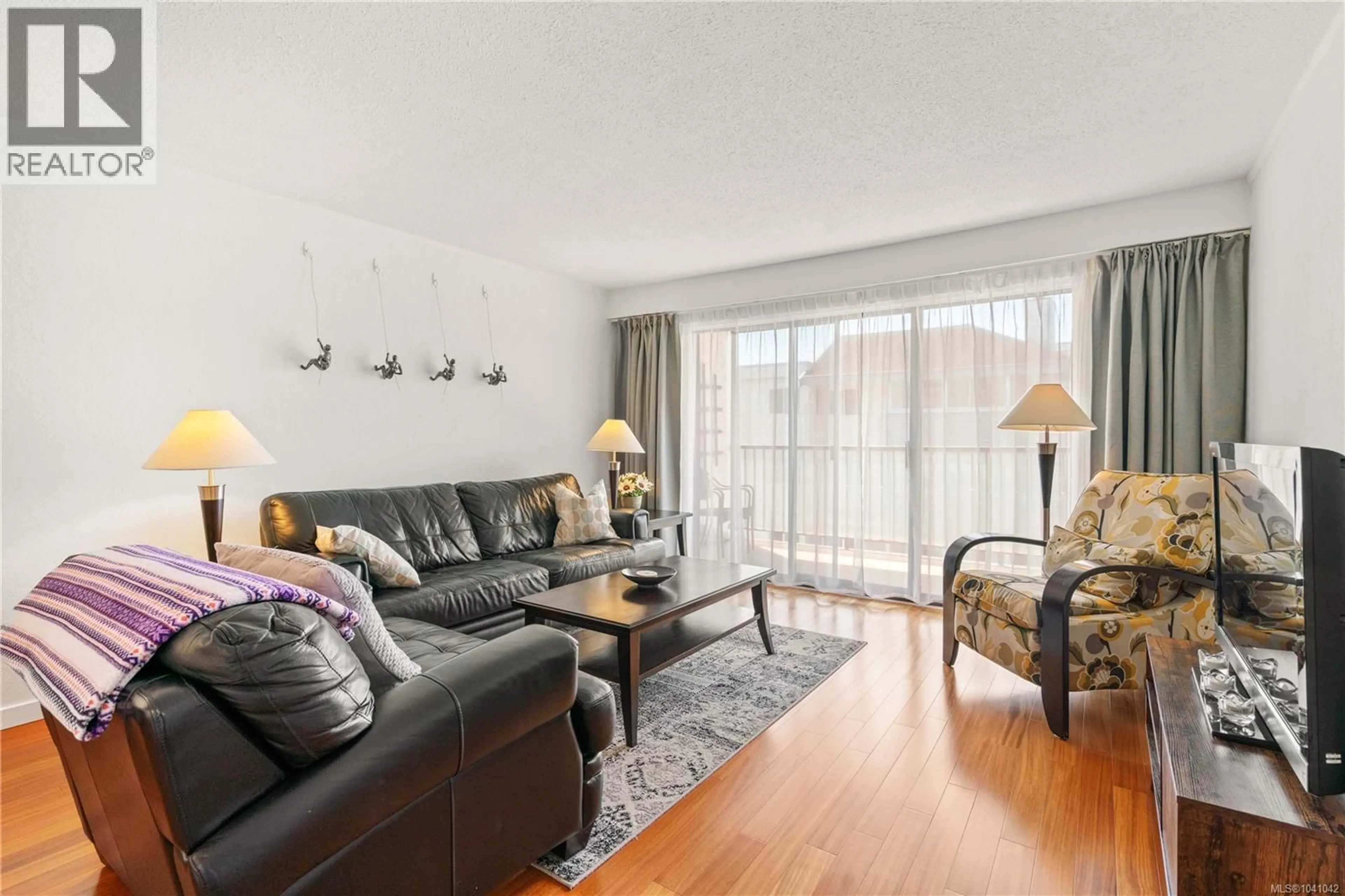 Living room with furniture, wood/laminate floor for 306 - 1101 HILDA STREET, Victoria British Columbia V8V4T2