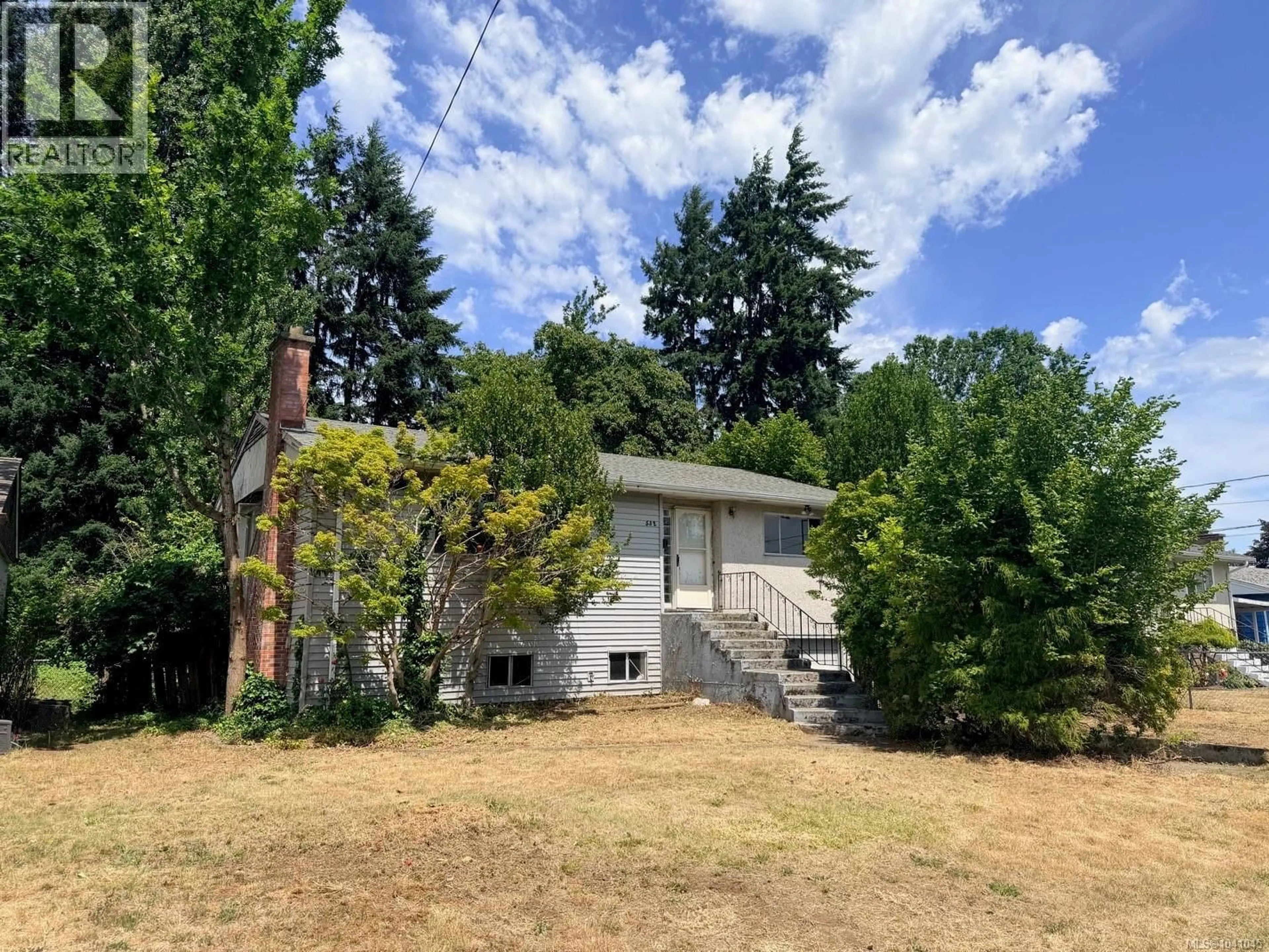 A pic from outside/outdoor area/front of a property/back of a property/a pic from drone, unknown for 532 DUKE STREET, Nanaimo British Columbia V9R1K1