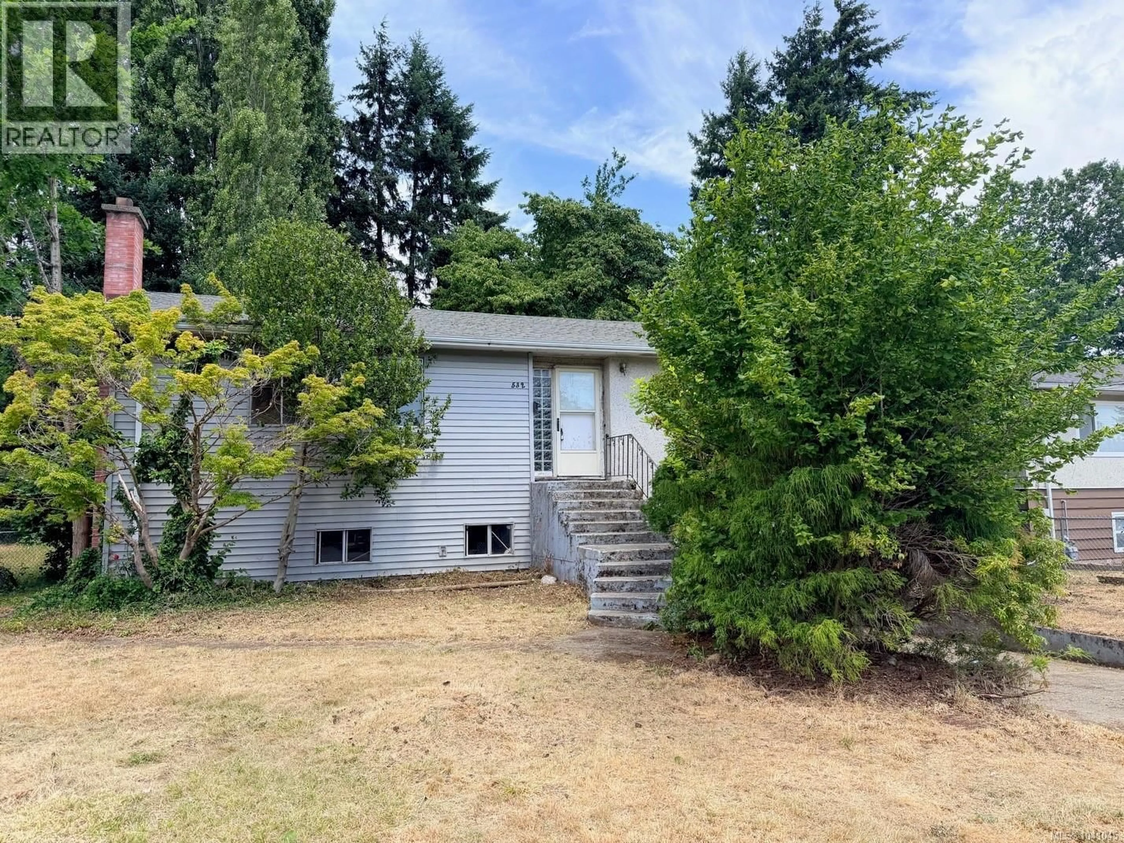 A pic from outside/outdoor area/front of a property/back of a property/a pic from drone, unknown for 532 DUKE STREET, Nanaimo British Columbia V9R1K1