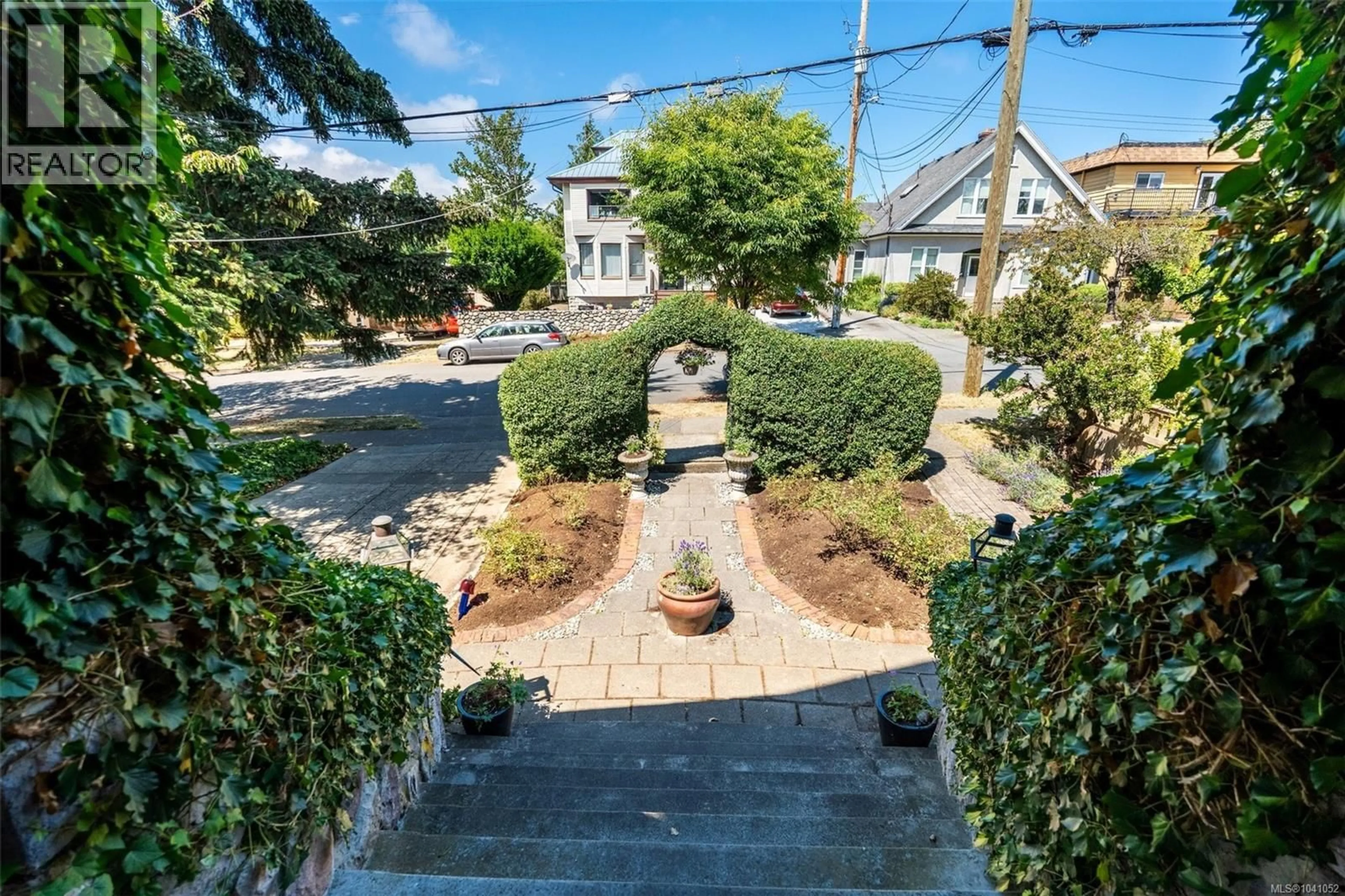 A pic from outside/outdoor area/front of a property/back of a property/a pic from drone, street for 1415 GLADSTONE AVENUE, Victoria British Columbia V8R1S2