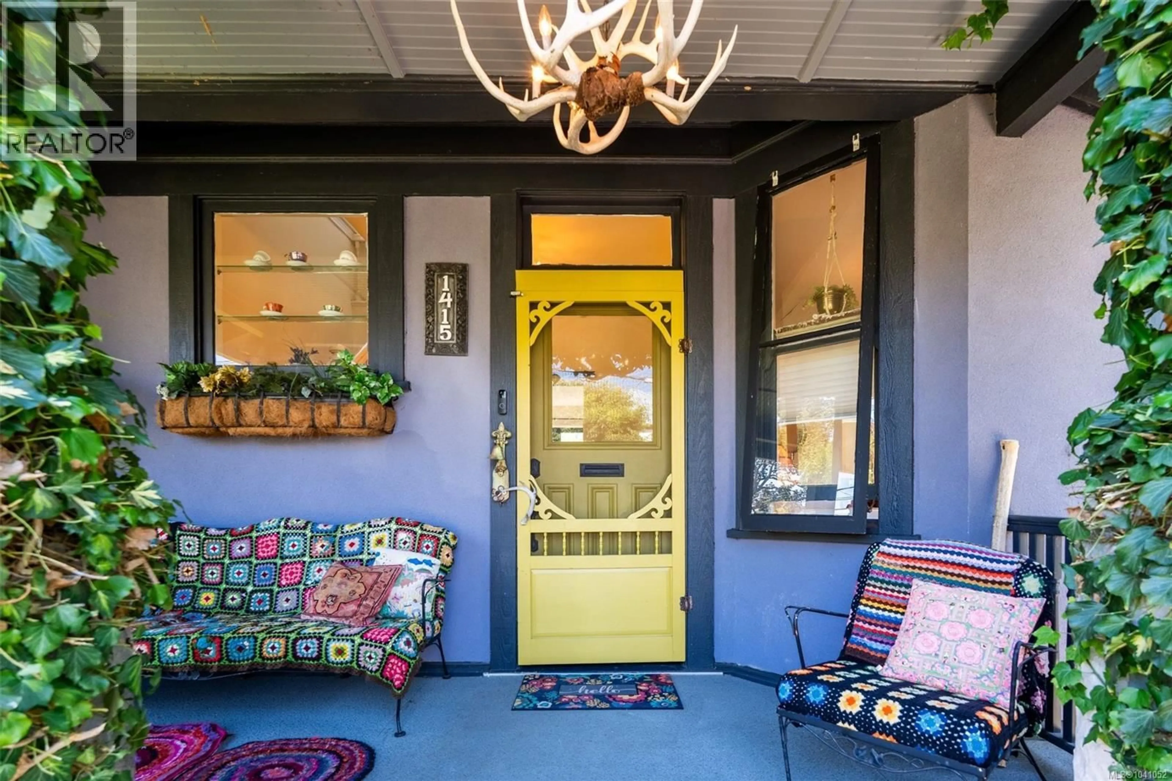 Indoor entryway for 1415 GLADSTONE AVENUE, Victoria British Columbia V8R1S2
