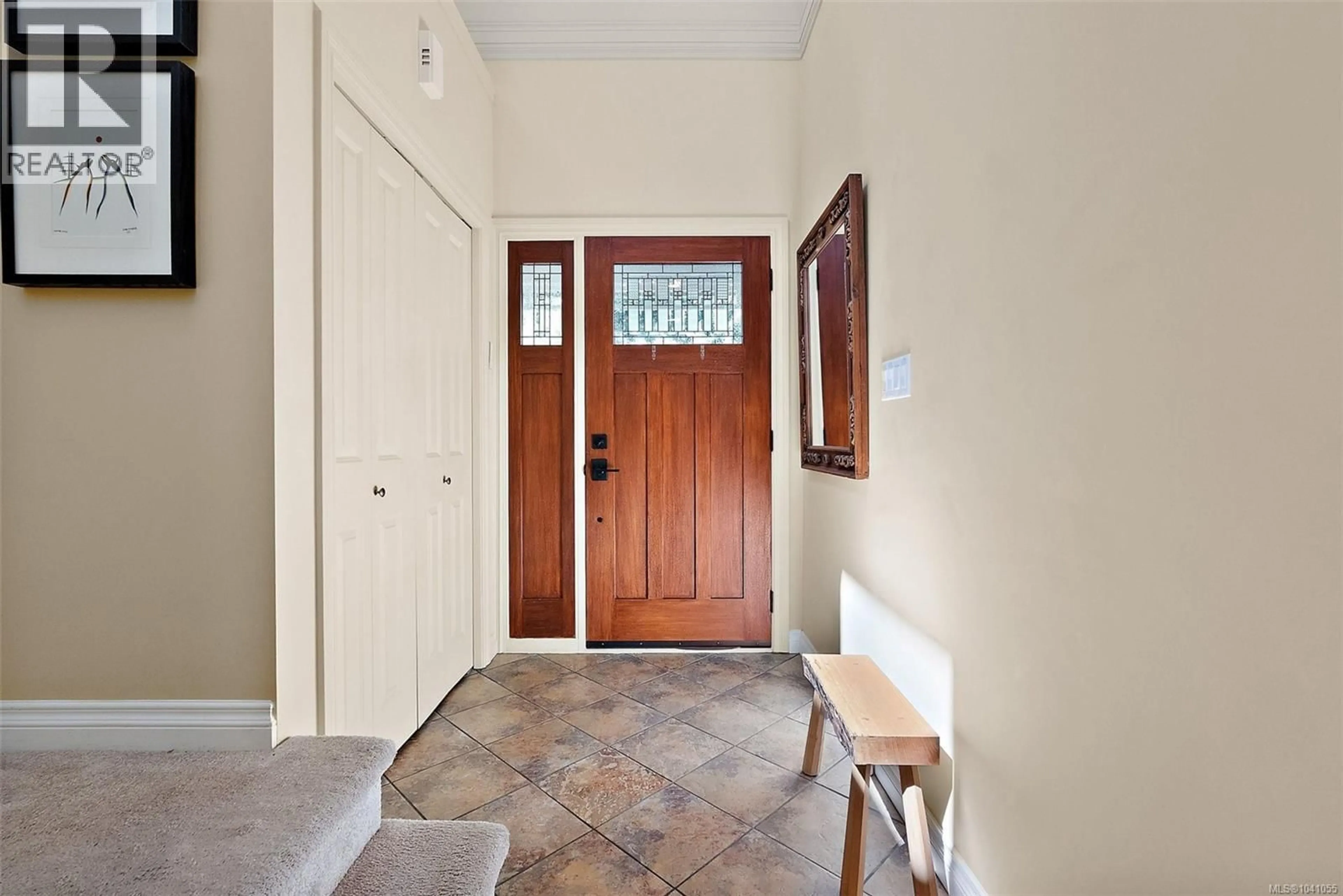Indoor entryway for 1245 RUDLIN STREET, Victoria British Columbia V8V3R8