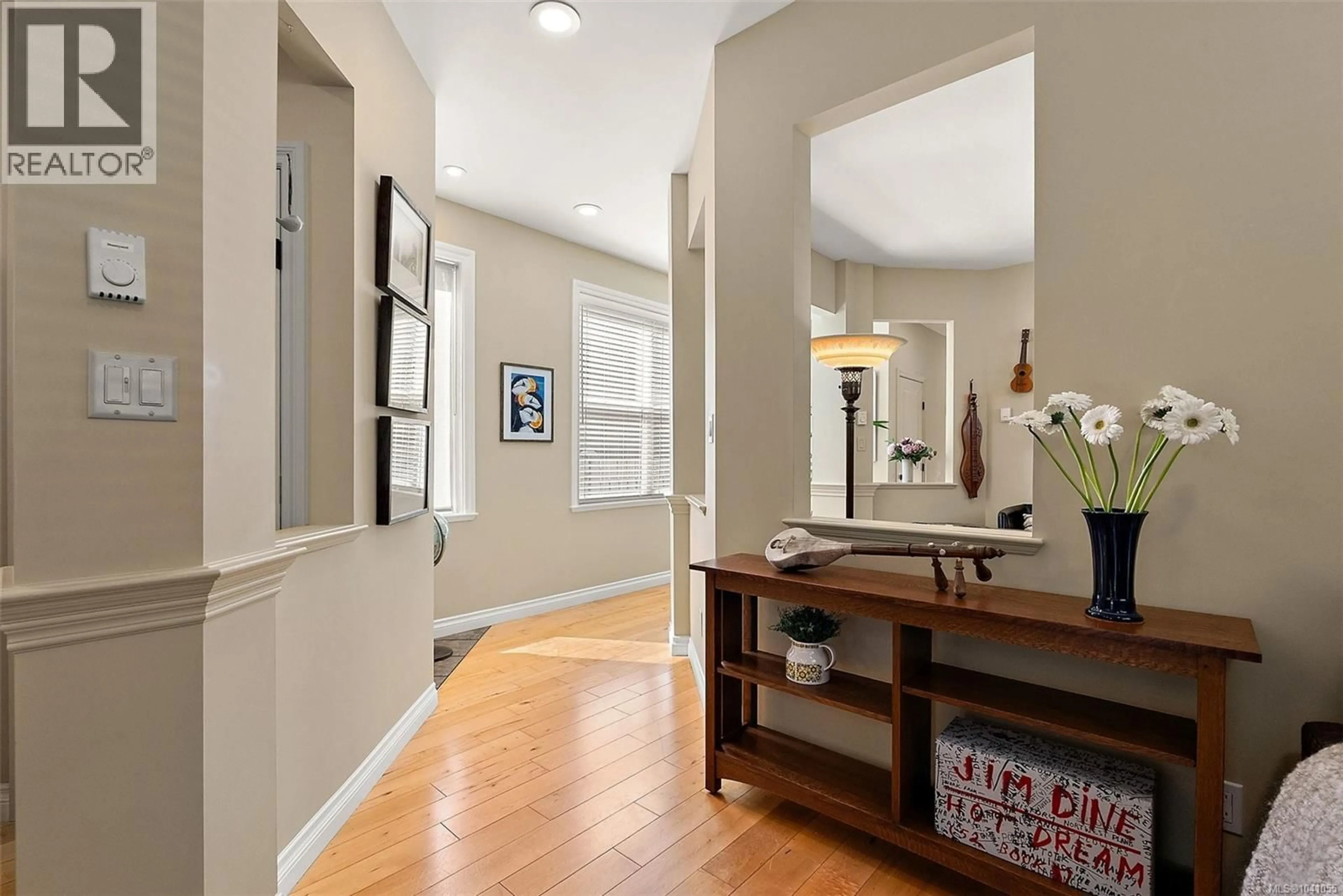 Indoor entryway for 1245 RUDLIN STREET, Victoria British Columbia V8V3R8