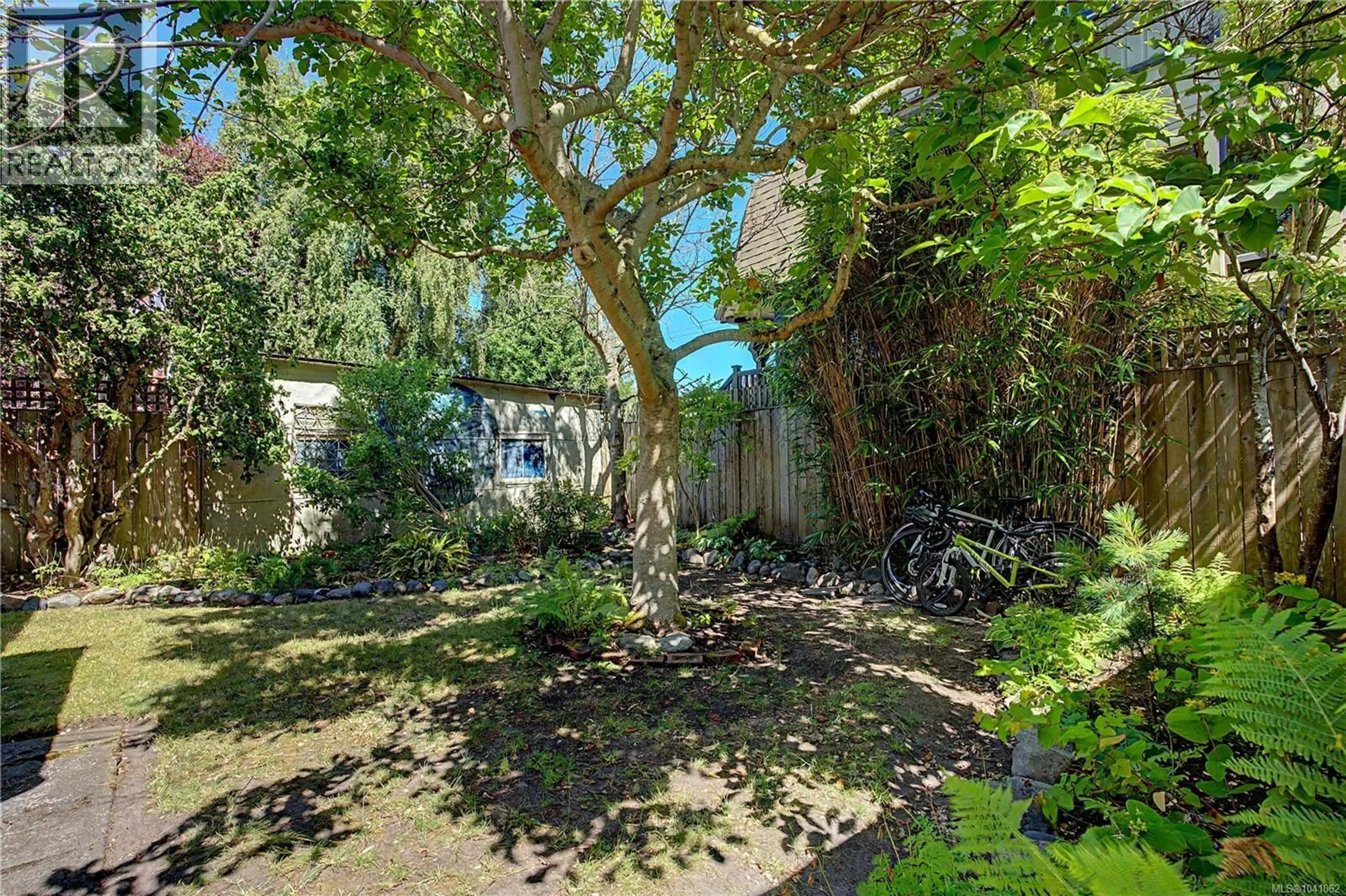 A pic from outside/outdoor area/front of a property/back of a property/a pic from drone, street for 35 SAN JOSE AVENUE WEST, Victoria British Columbia V8W2C1