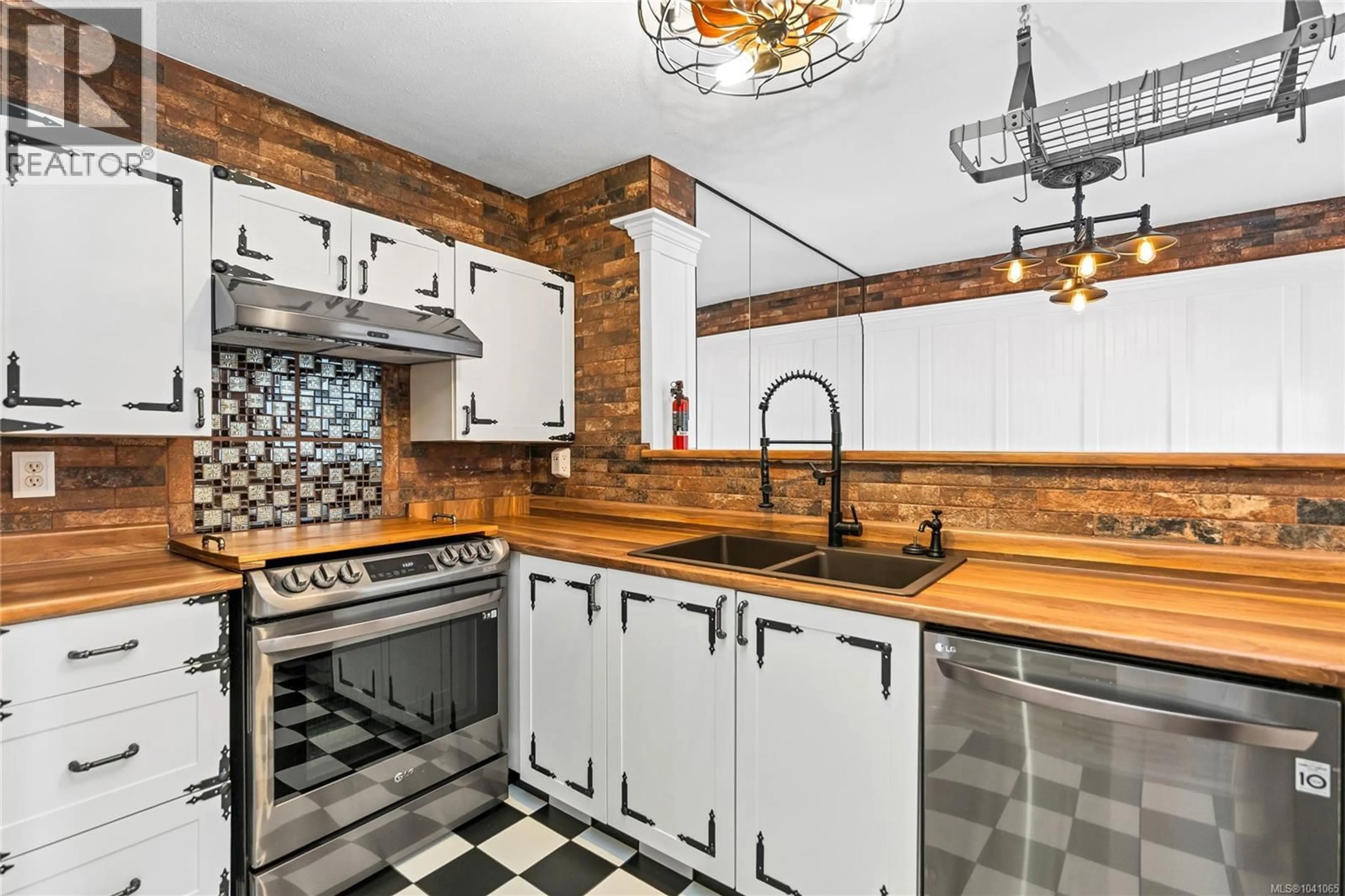 Rustic kitchen, ceramic/tile floor for 409 - 2529 WARK STREET, Victoria British Columbia V8T5G6