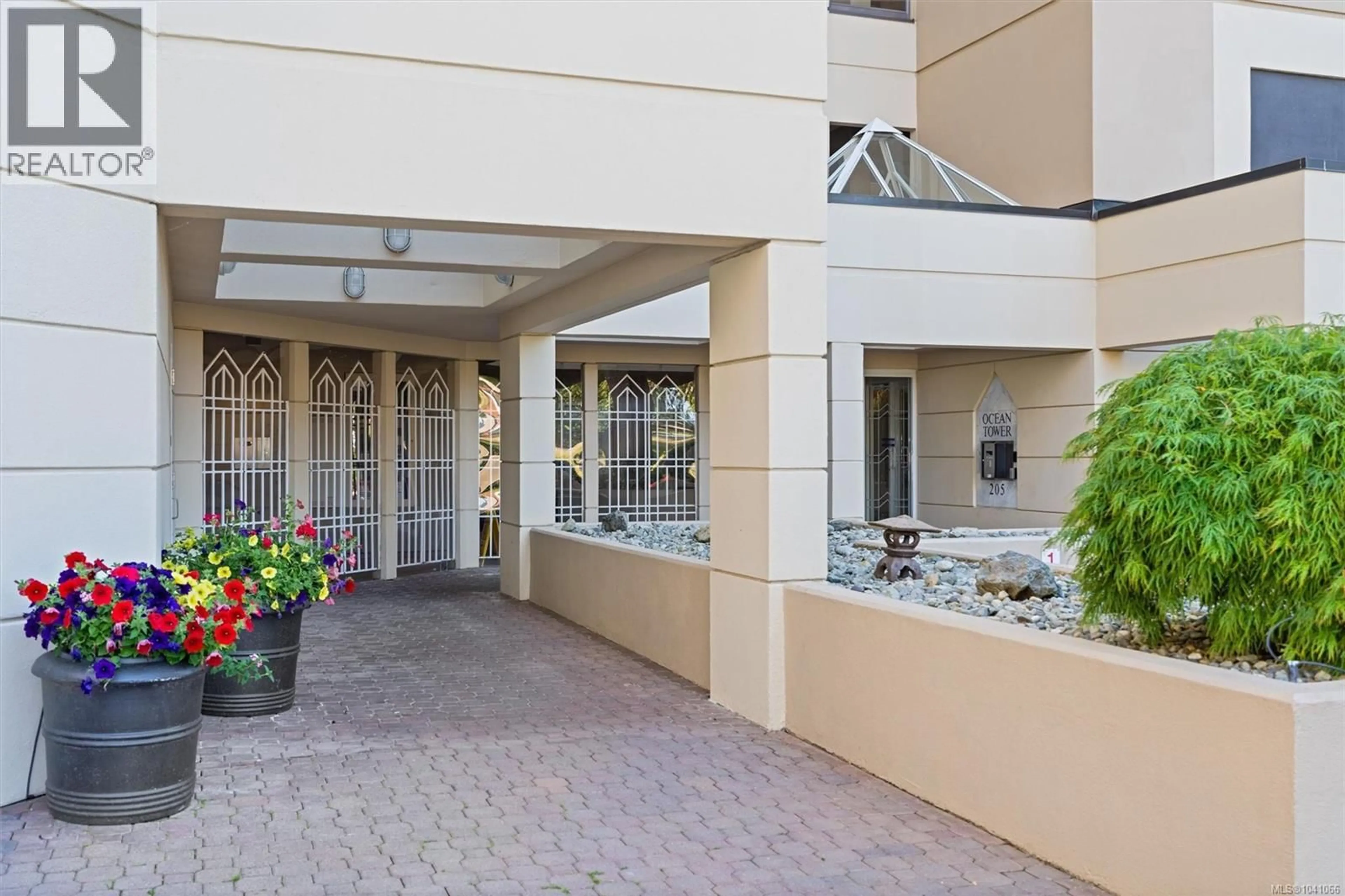 Indoor foyer for 103 - 205 KIMTA ROAD, Victoria British Columbia V9A6T5
