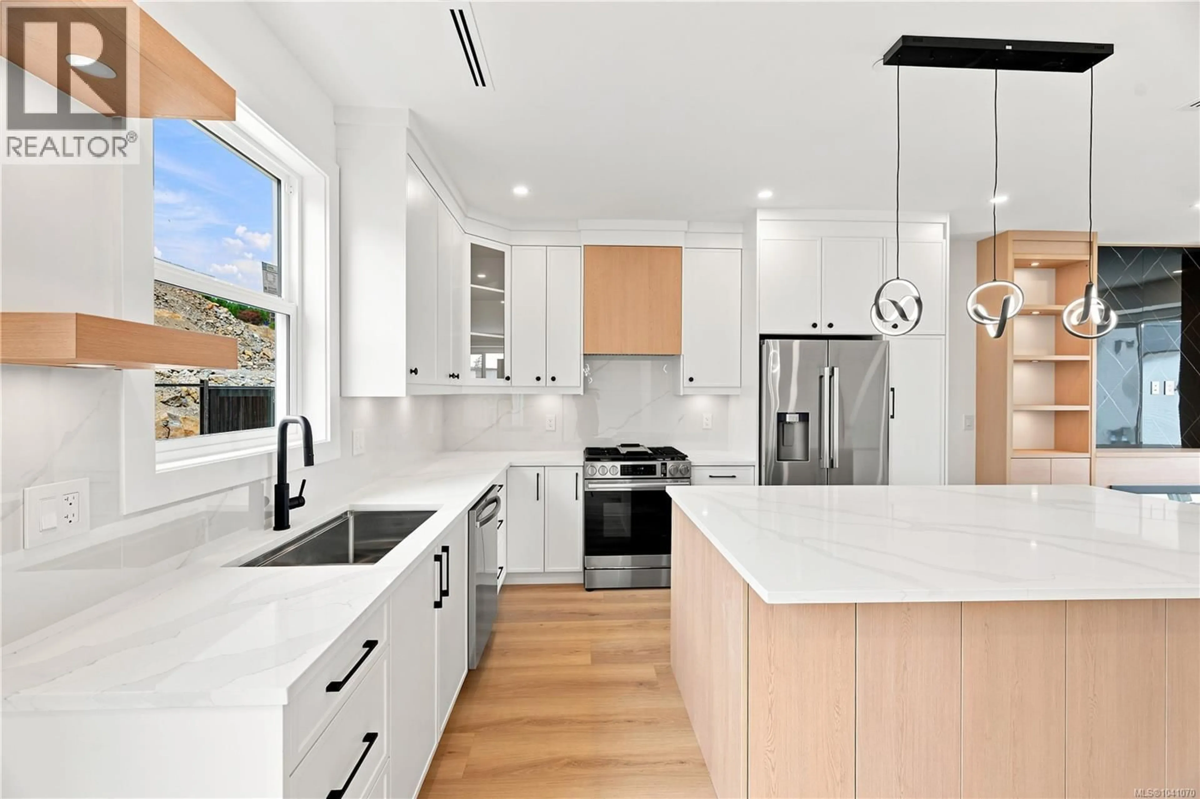 Contemporary kitchen, unknown for 836 BLACKBIRD PLACE, Langford British Columbia V9B6H4