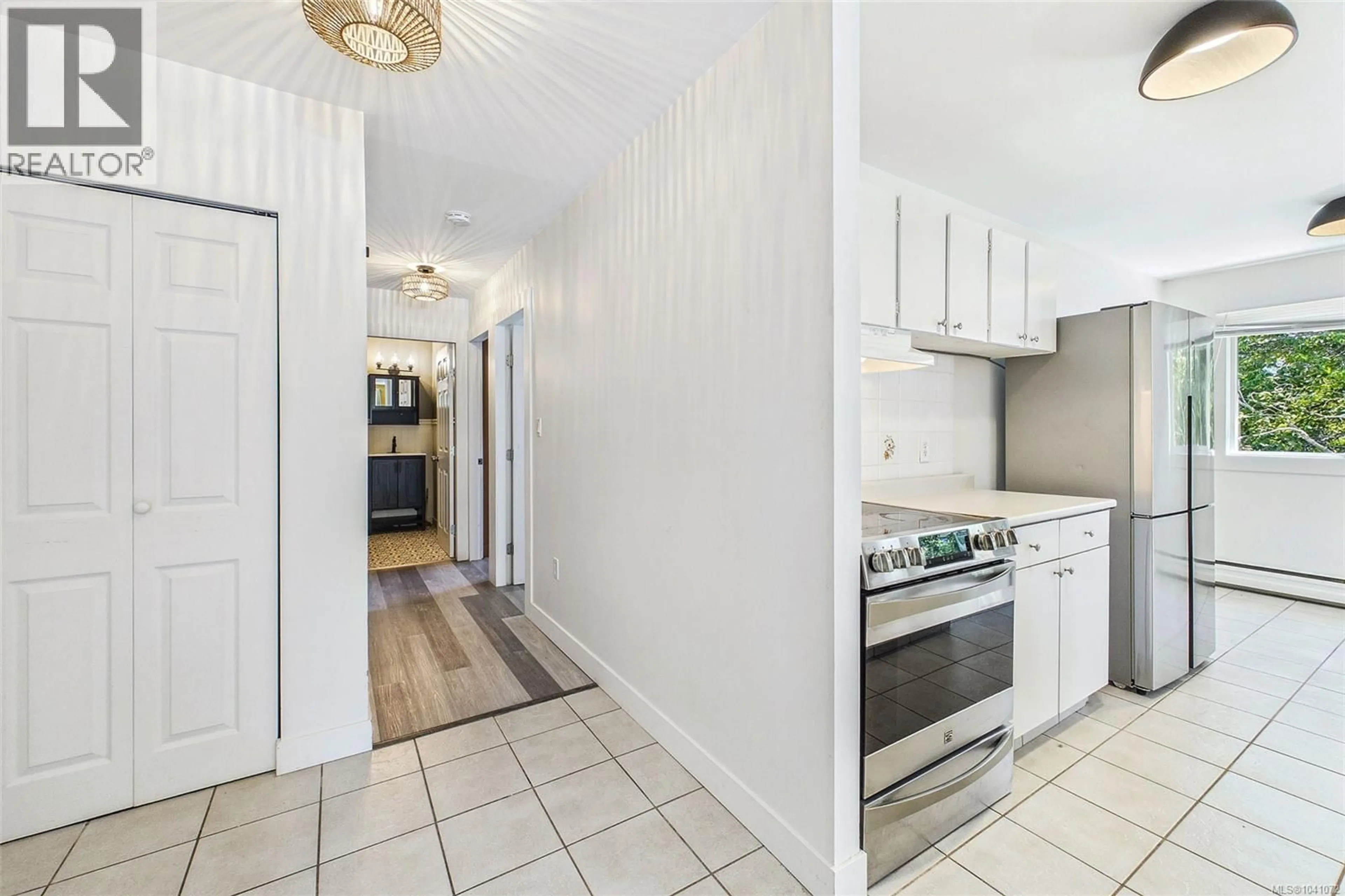 Standard kitchen, unknown for 1308 - 1097 BOWEN ROAD, Nanaimo British Columbia V9R2A4