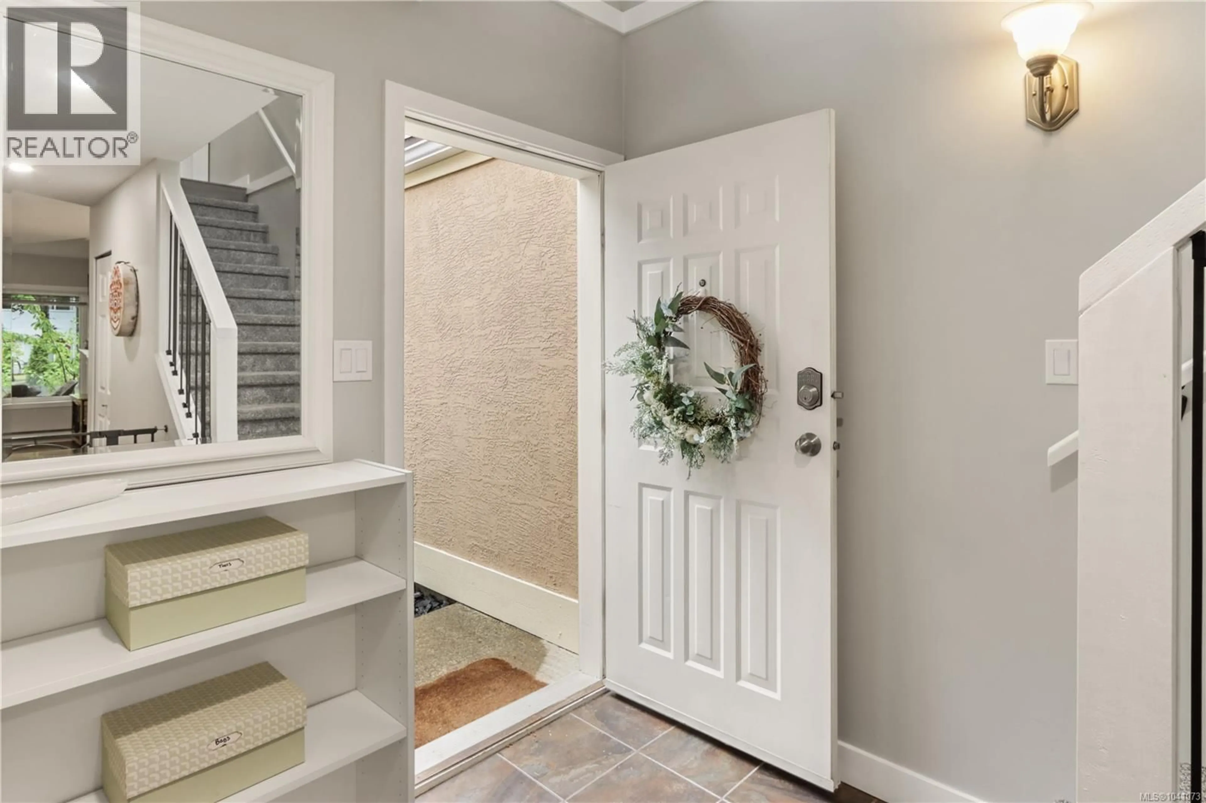 Indoor entryway for 6066 LIONEL CRESCENT, Nanaimo British Columbia V9T6E7