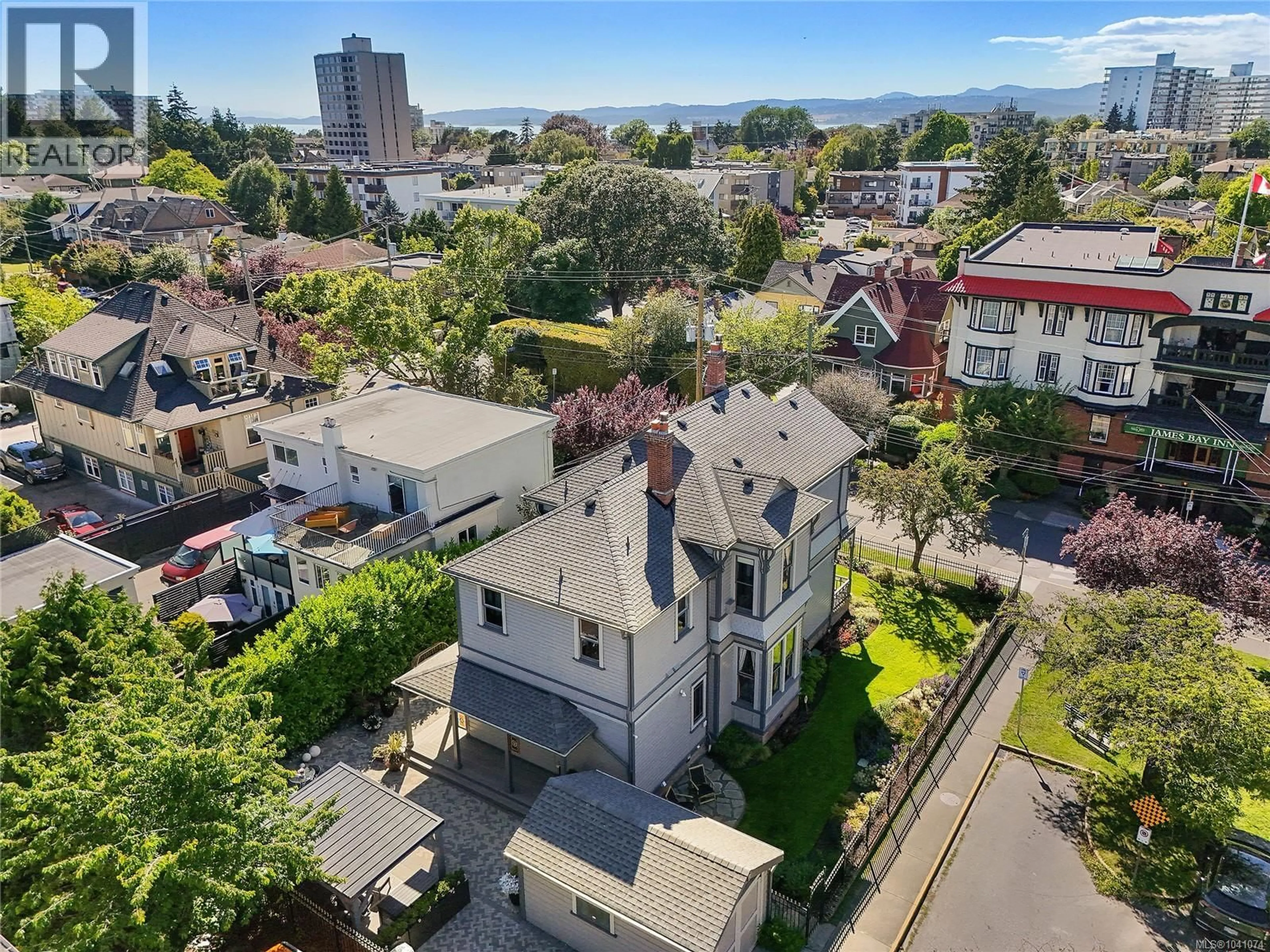 A pic from outside/outdoor area/front of a property/back of a property/a pic from drone, city buildings view from balcony for 255 GOVERNMENT STREET, Victoria British Columbia V8Y2A1