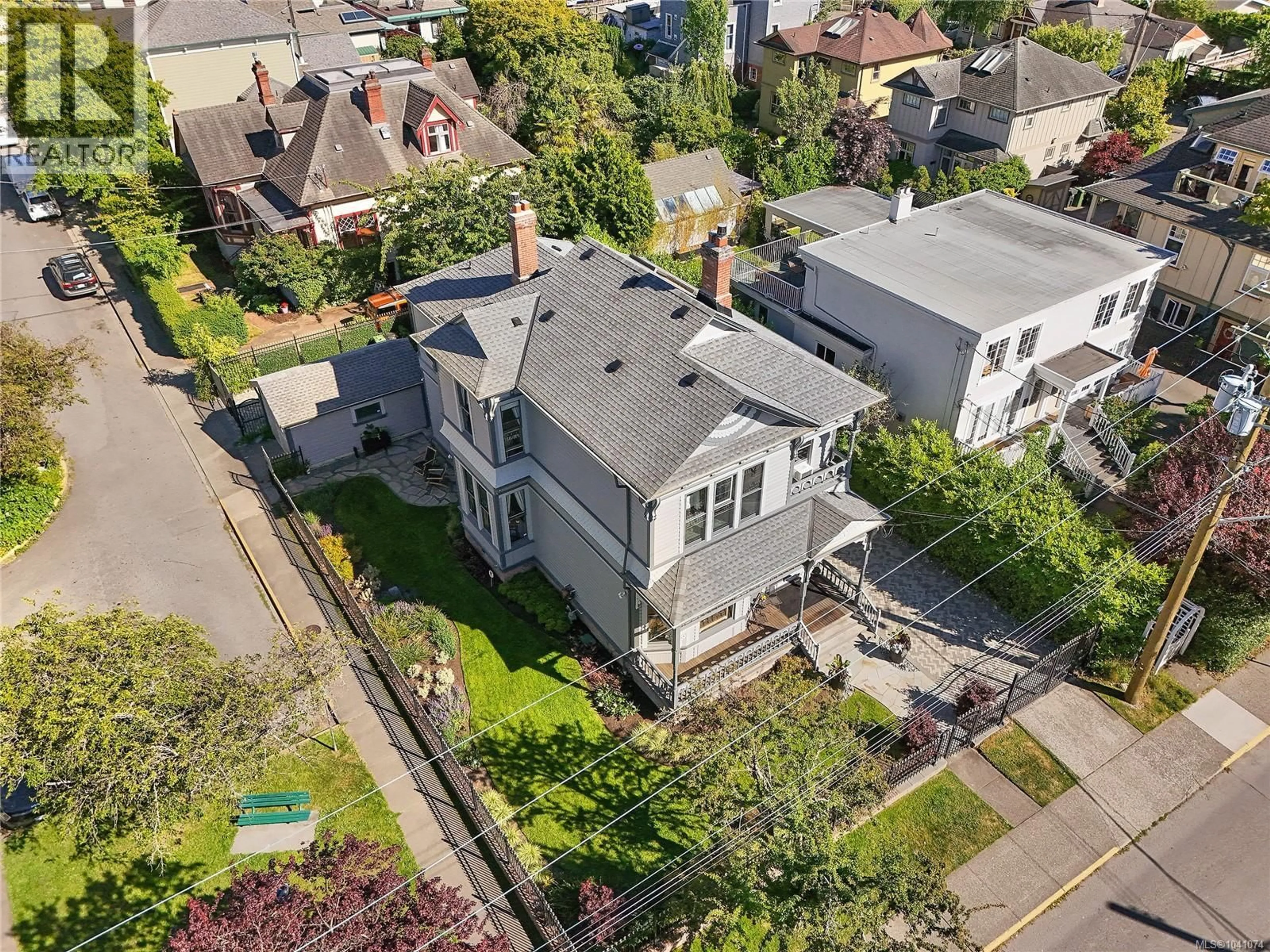 A pic from outside/outdoor area/front of a property/back of a property/a pic from drone, street for 255 GOVERNMENT STREET, Victoria British Columbia V8Y2A1