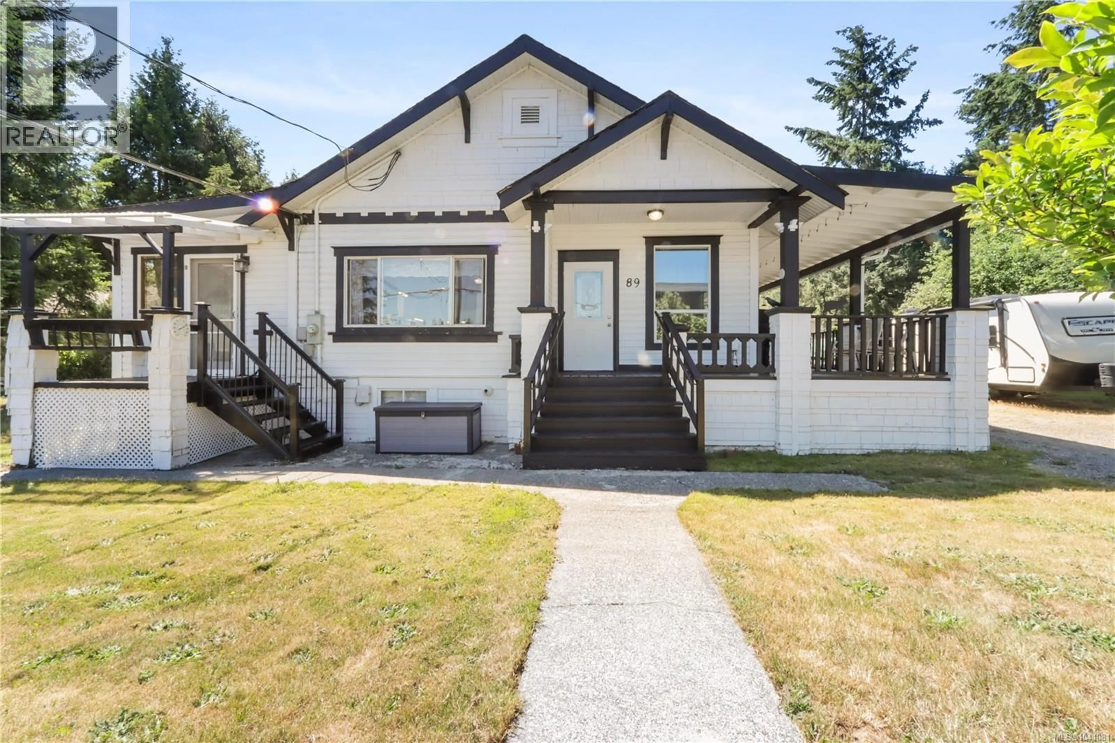 Home with vinyl exterior material, street for 89 TWELFTH STREET, Nanaimo British Columbia V9R6R6