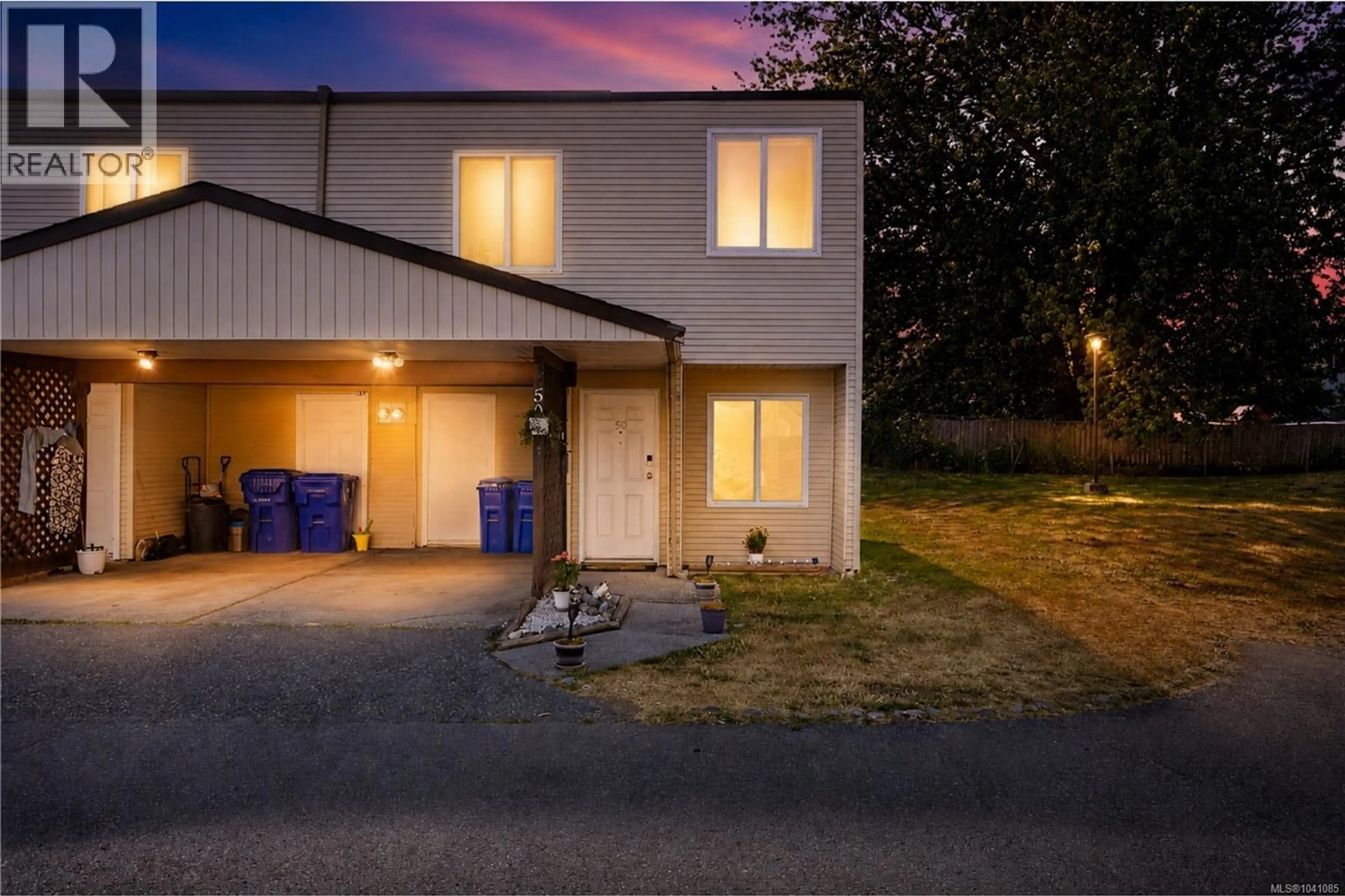 A pic from outside/outdoor area/front of a property/back of a property/a pic from drone, street for 50 - 444 BRUCE AVENUE, Nanaimo British Columbia V9R5W5