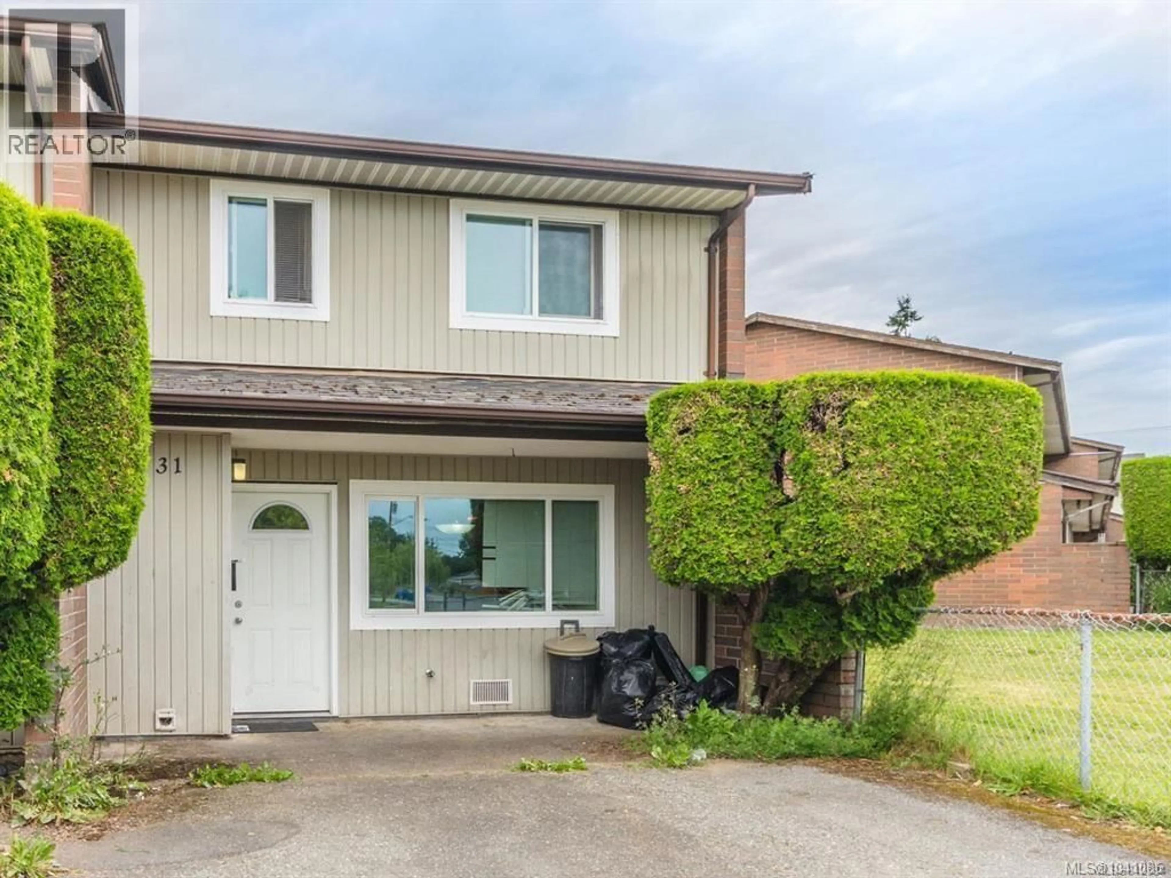 Home with vinyl exterior material, street for 31 - 285 HAREWOOD ROAD, Nanaimo British Columbia V9R2Z1