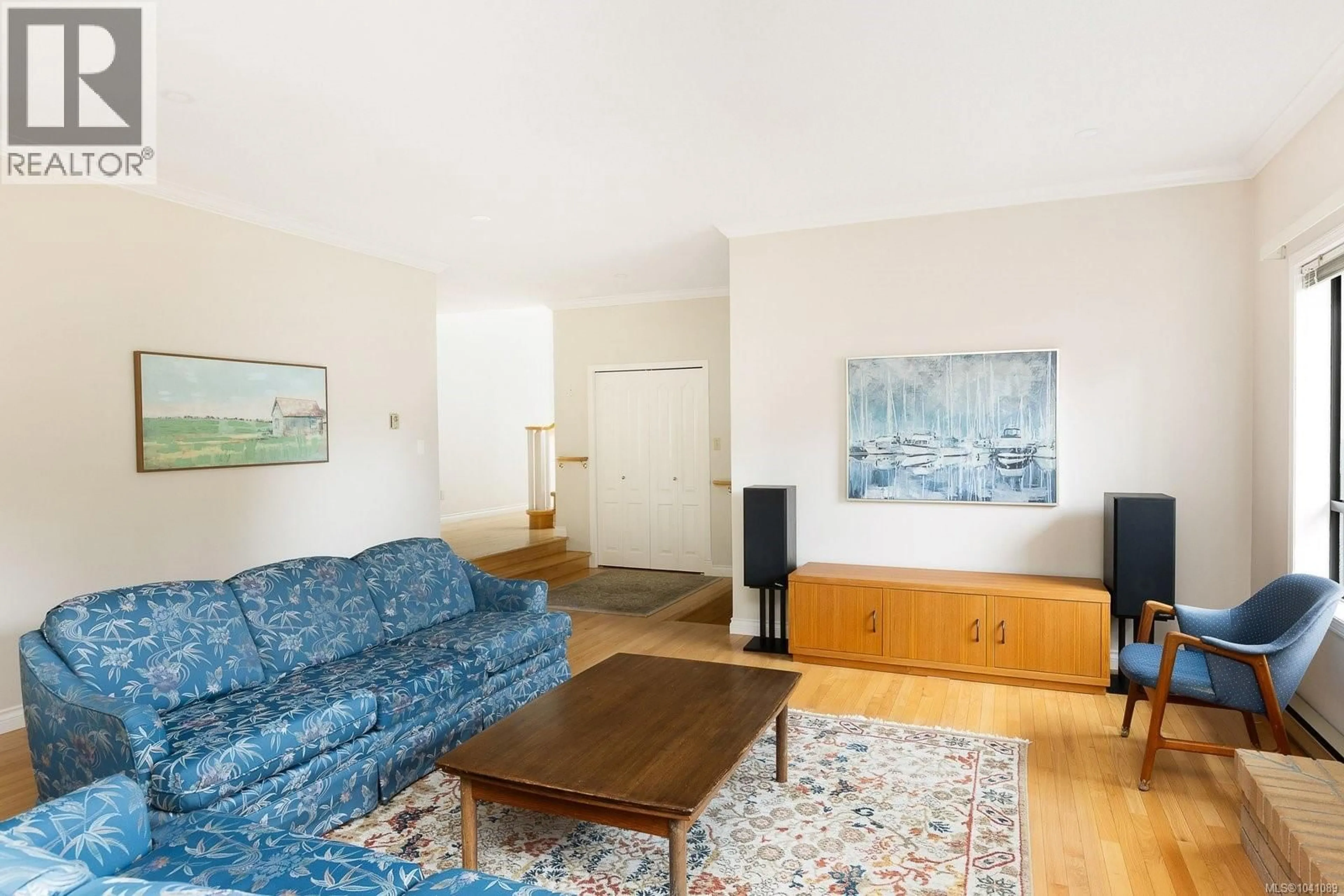 Living room with furniture, unknown for 1986 WENMAN DRIVE, Saanich British Columbia V8N2P8