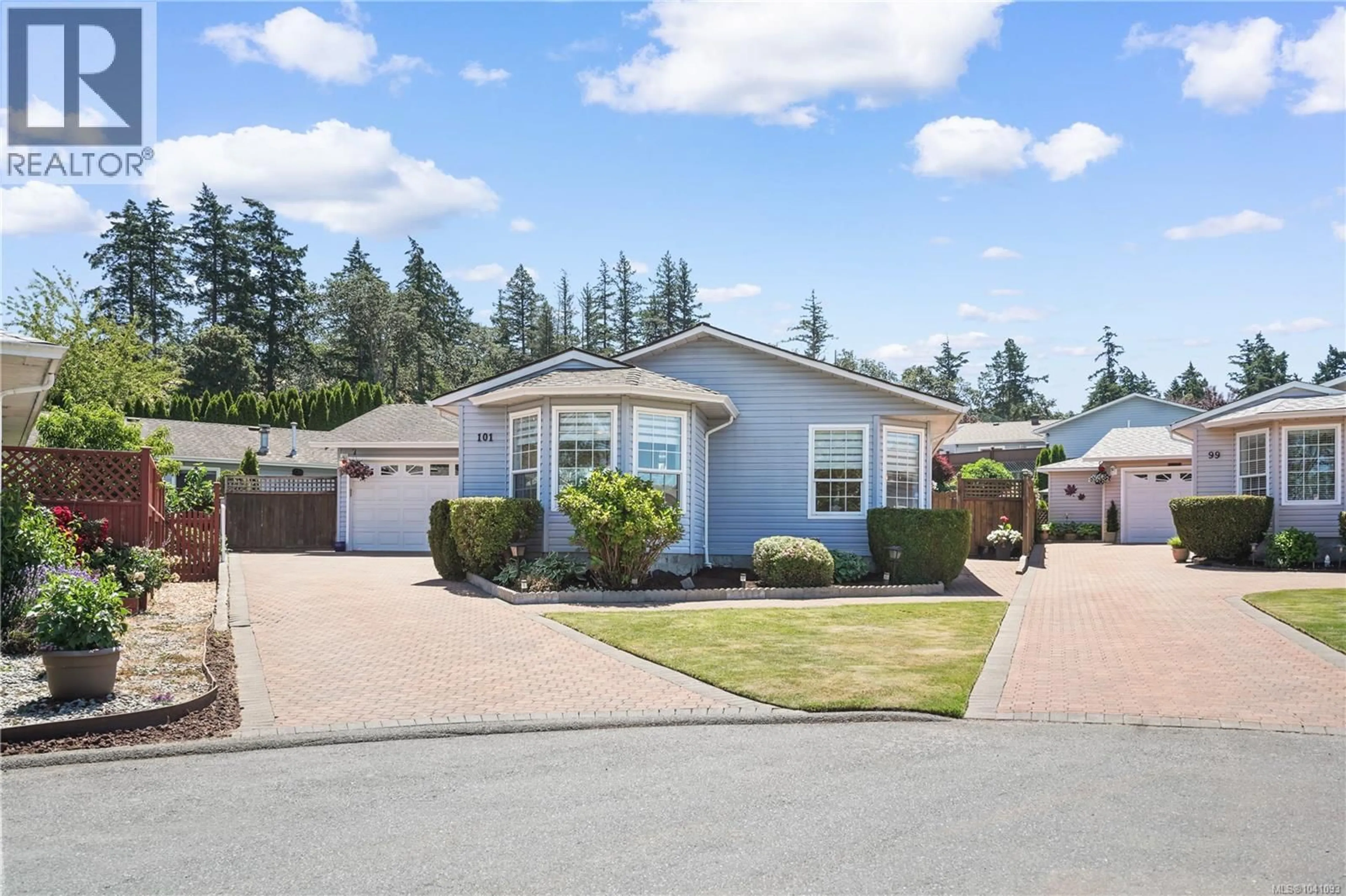 Home with vinyl exterior material, street for 101 RAVEN COURT, View Royal British Columbia V9A7M2