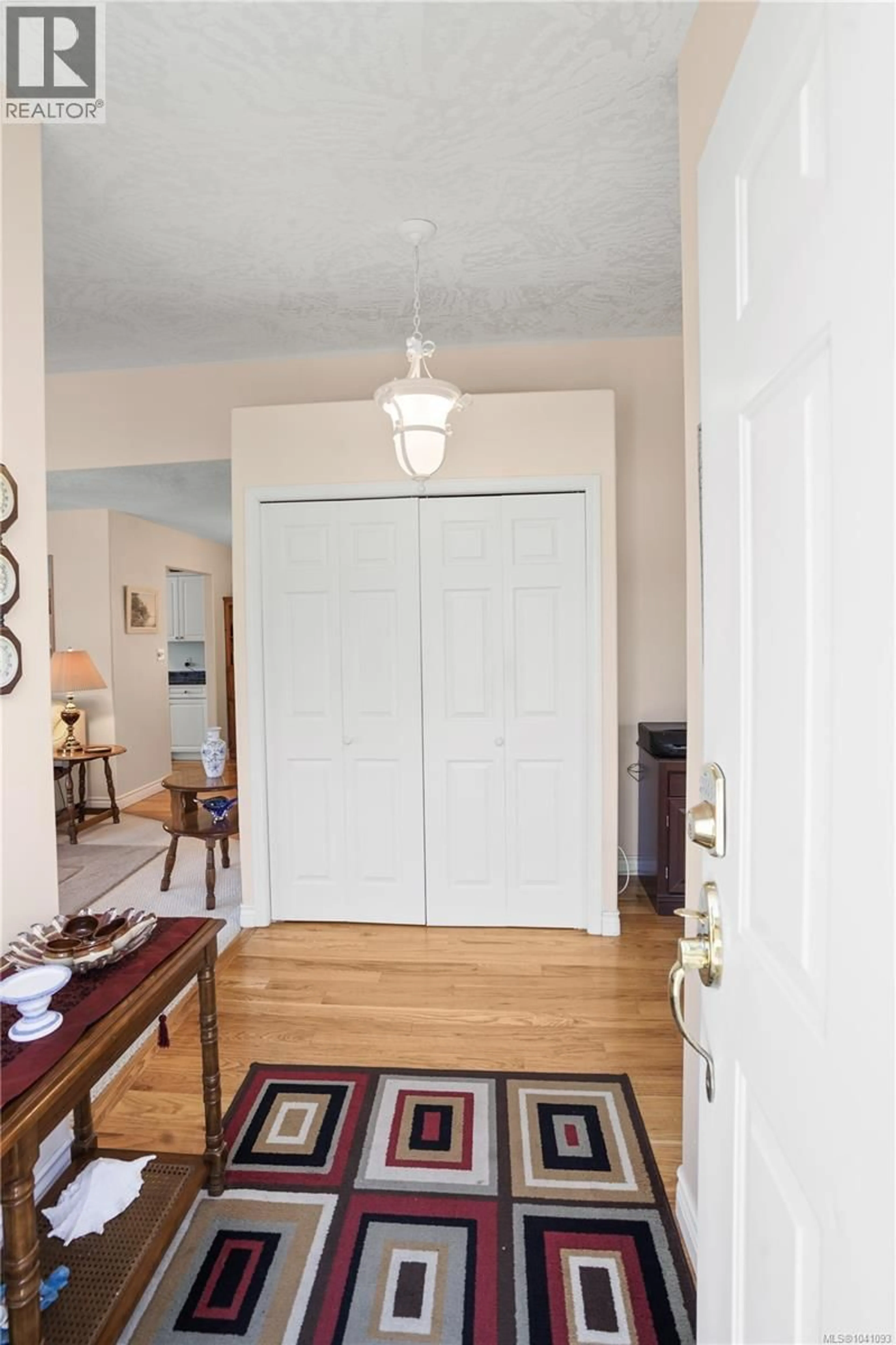 Indoor entryway for 101 RAVEN COURT, View Royal British Columbia V9A7M2