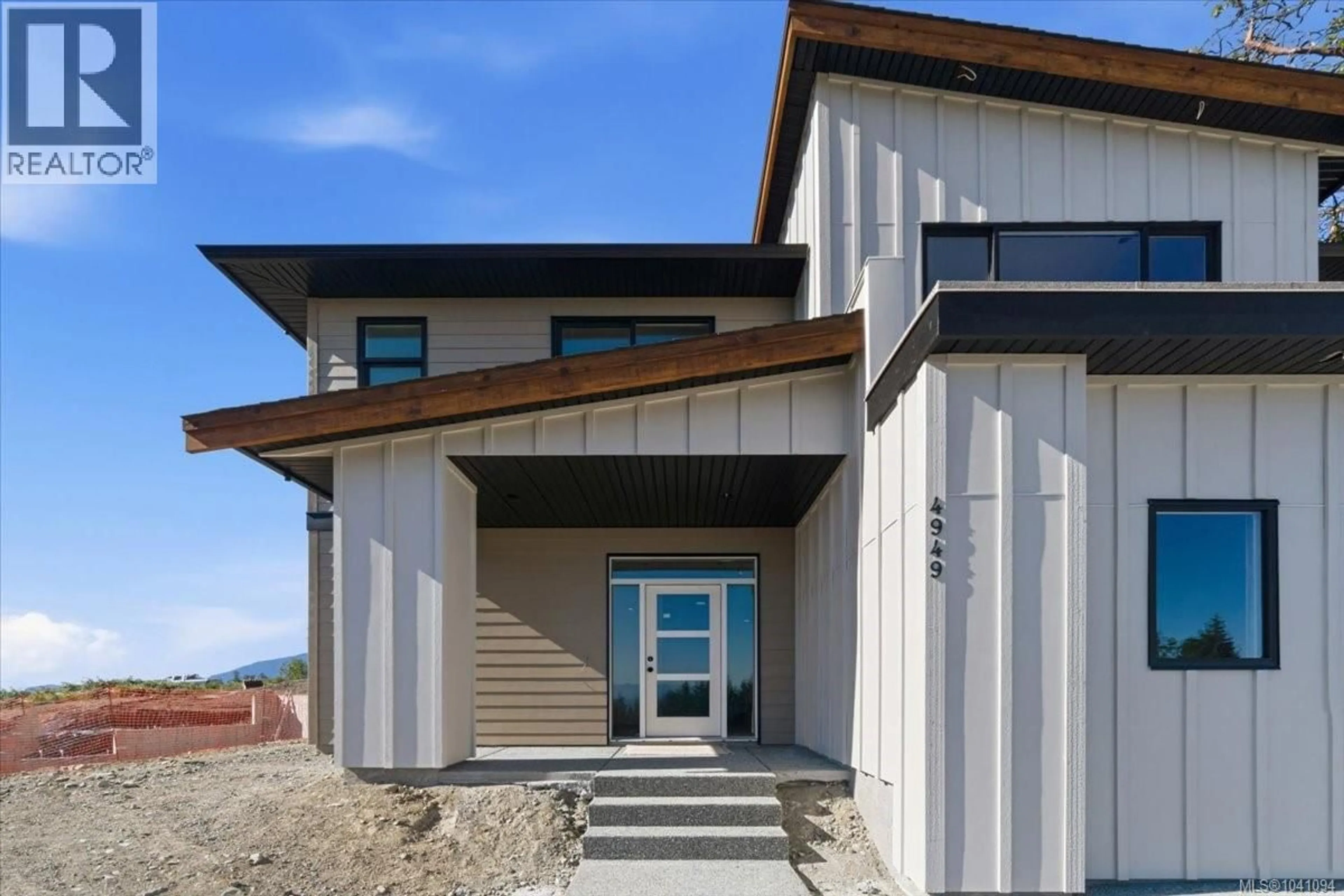 Home with vinyl exterior material, building for 4949 DIXON LANE, Lantzville British Columbia V0R2H0