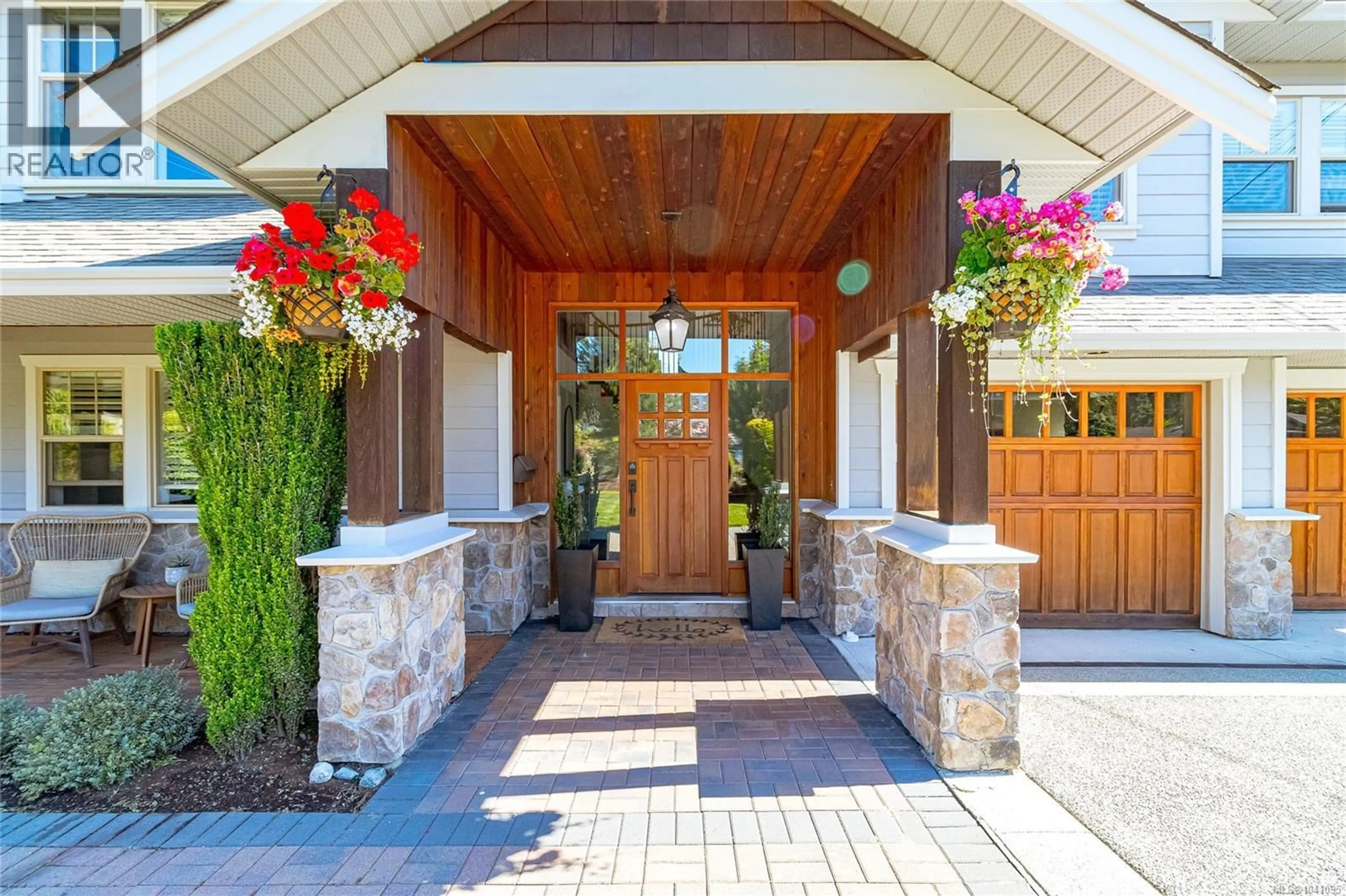 Indoor entryway for 1786 BARRIE ROAD, Saanich British Columbia V8N2W7