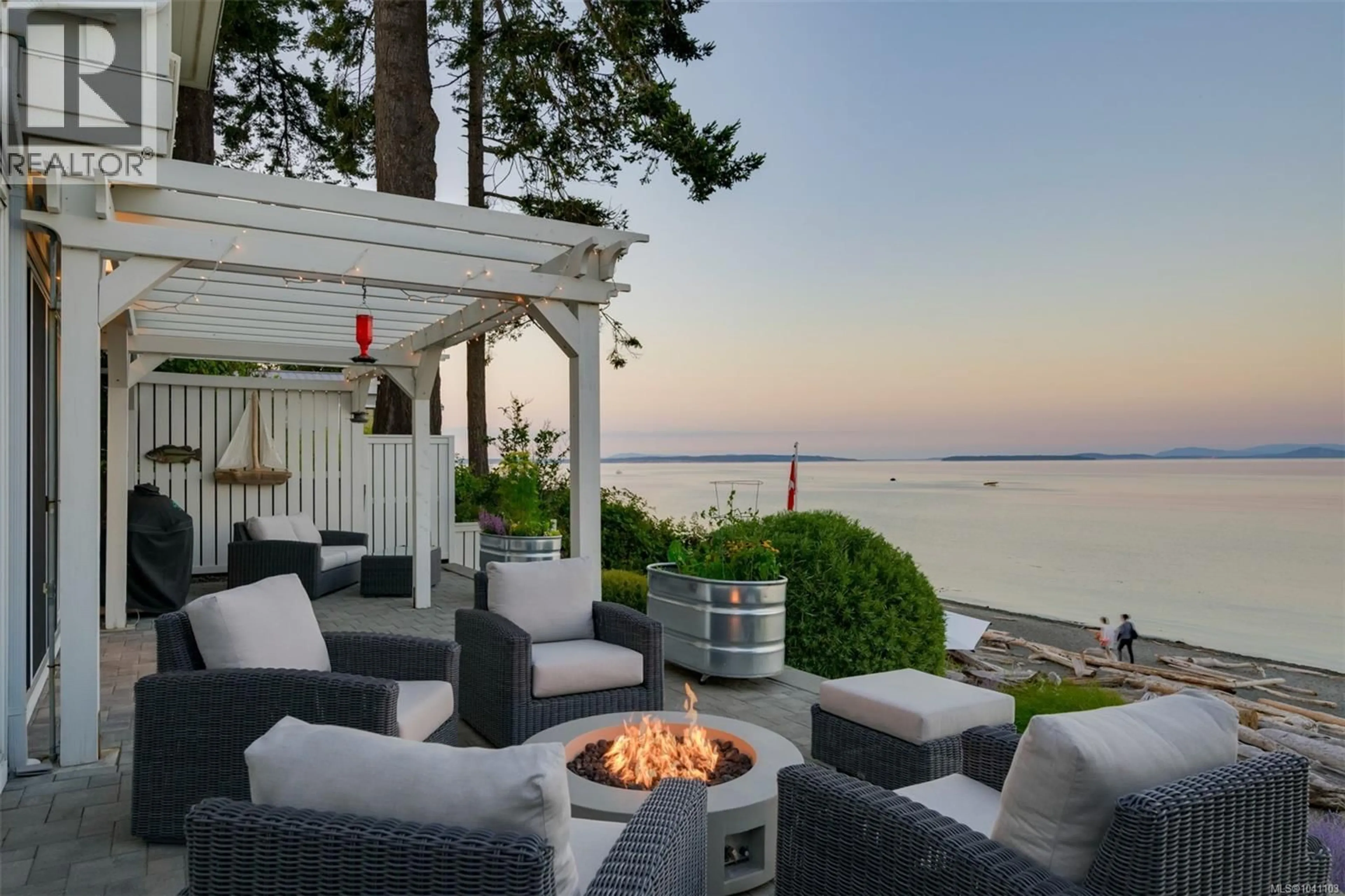 Patio, water/lake/river/ocean view for 5097 CORDOVA BAY ROAD, Saanich British Columbia V8Y2K1
