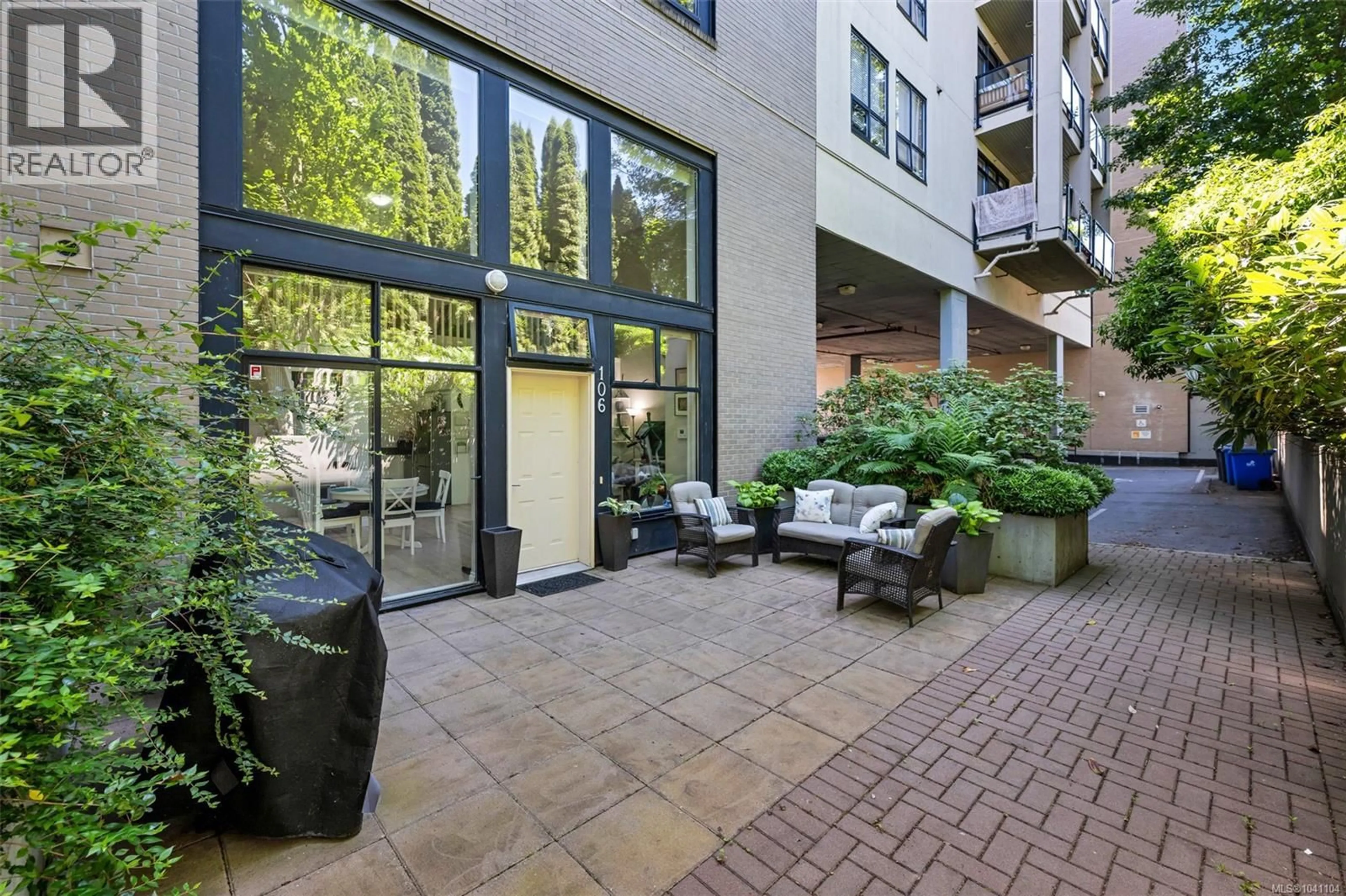 Patio, street for 106 - 820 SHORT STREET, Saanich British Columbia V8X2V6