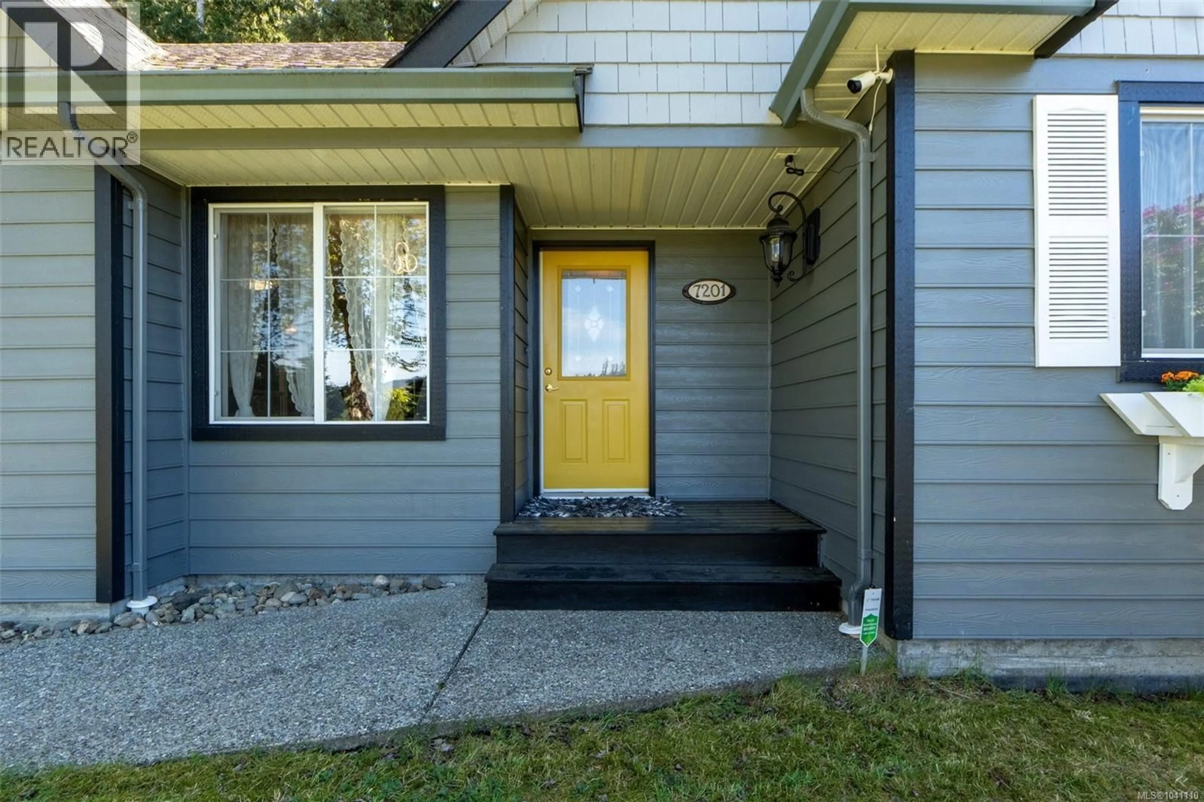 Home with vinyl exterior material, street for 7201 AUSTINS PLACE, Sooke British Columbia V9Z0T1