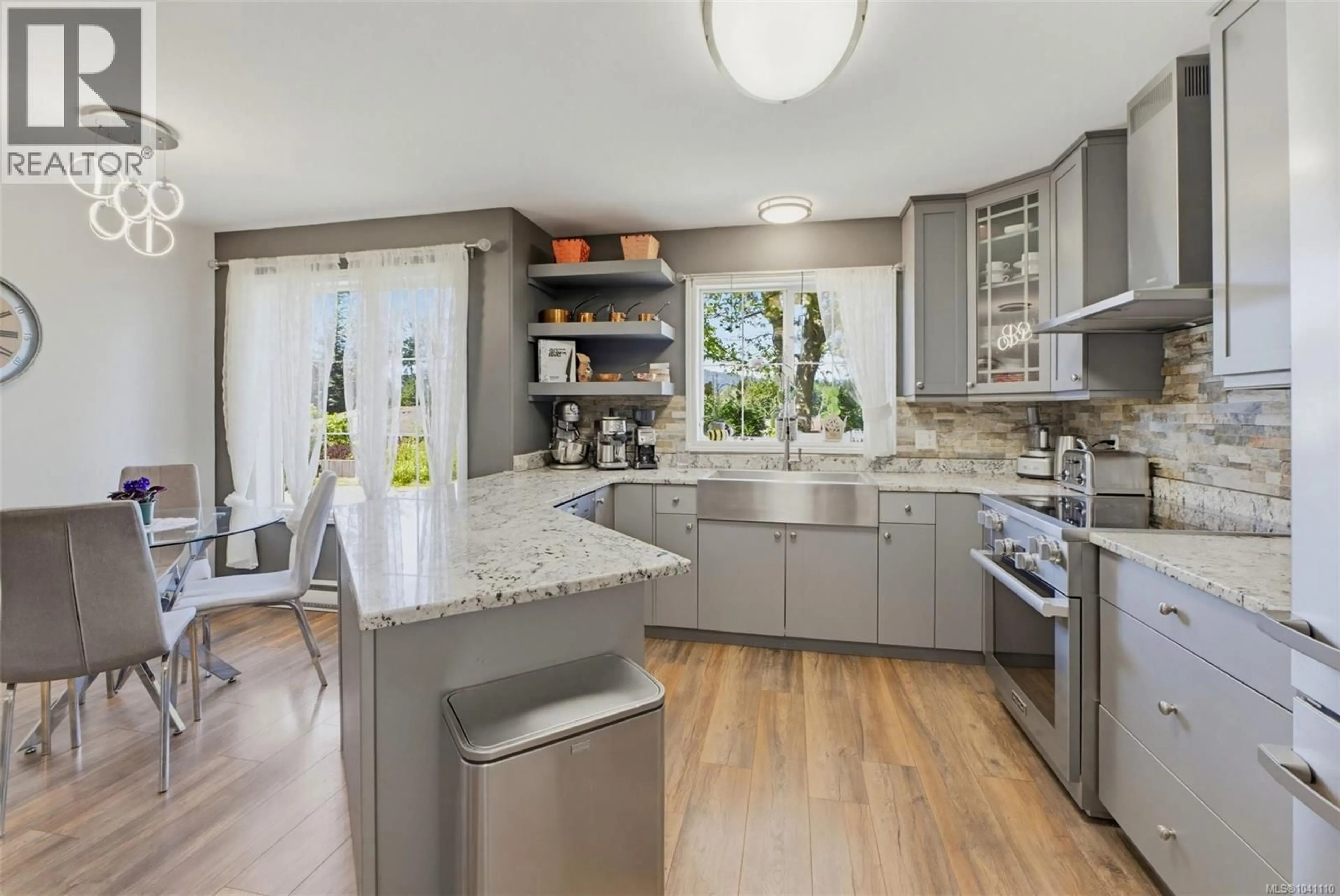 Contemporary kitchen, unknown for 7201 AUSTINS PLACE, Sooke British Columbia V9Z0T1