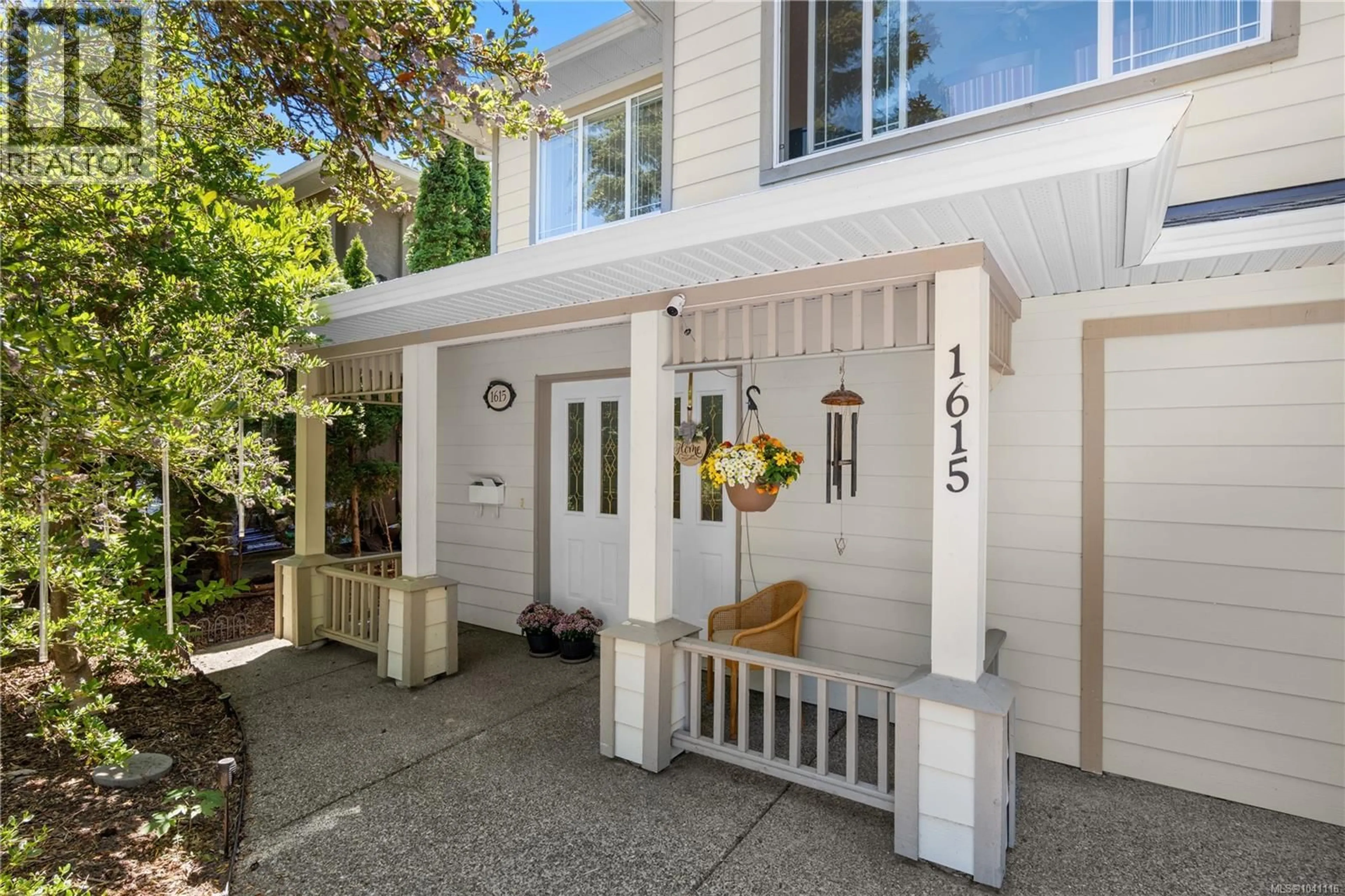 Indoor entryway for 1615 AGNEW AVENUE, Saanich British Columbia V8N6K6