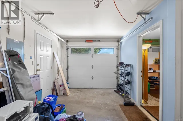 1615 AGNEW AVENUE, Saanich 5
