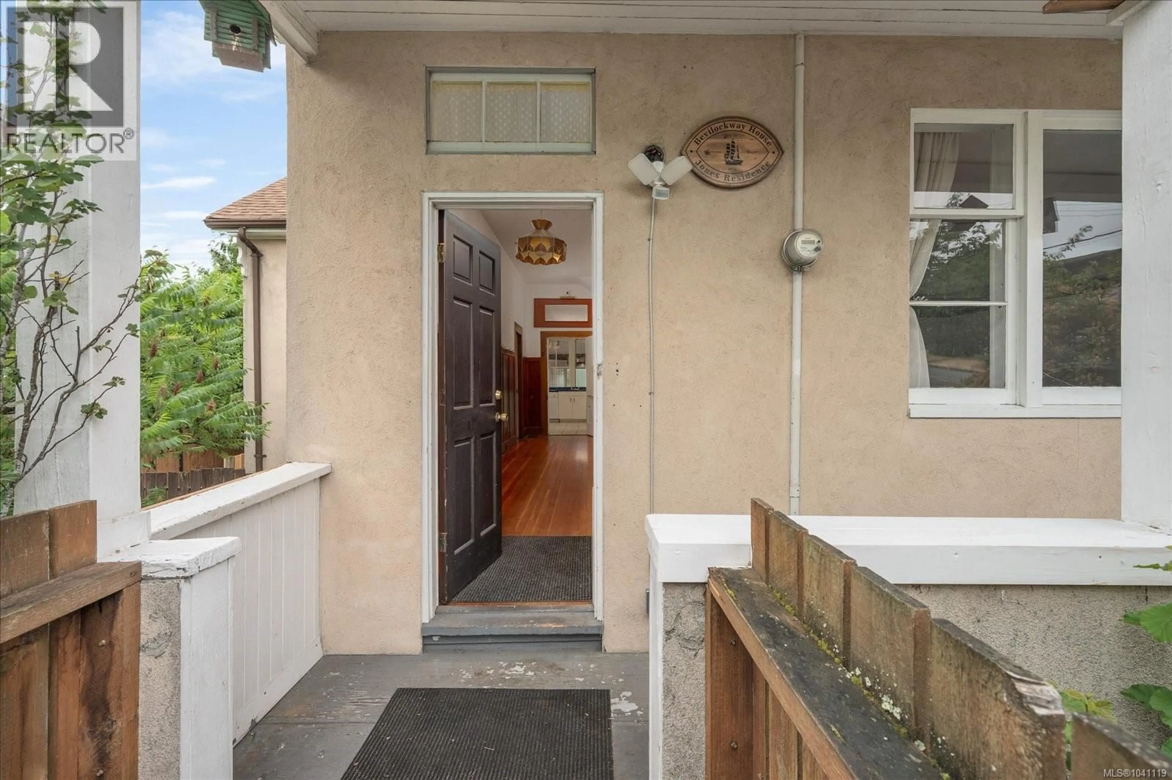 Indoor entryway for 55 HALIBURTON STREET, Nanaimo British Columbia V9R4V6