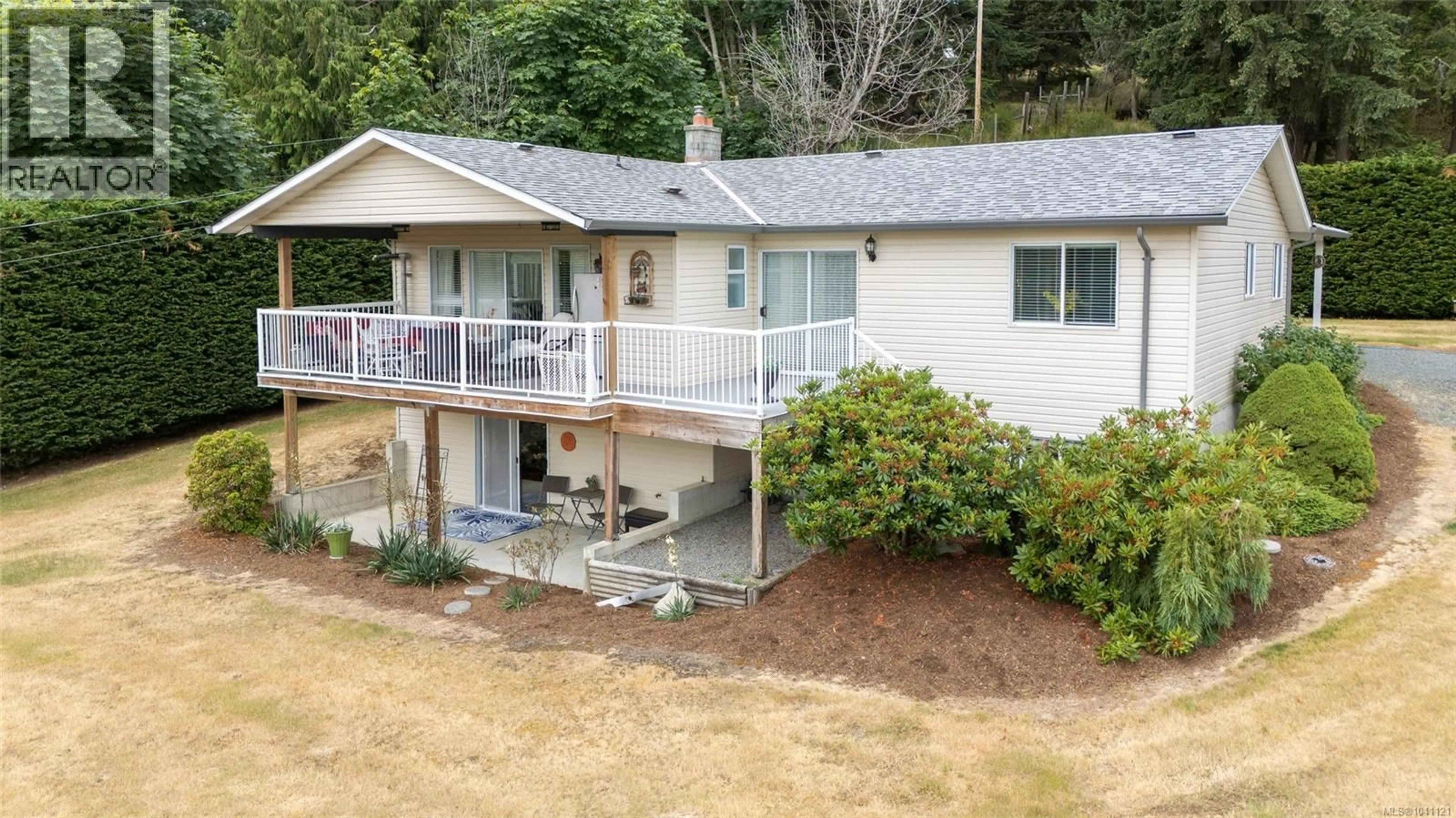 A pic from outside/outdoor area/front of a property/back of a property/a pic from drone, water/lake/river/ocean view for 8148 SHASTA ROAD, Crofton British Columbia V0R1R0
