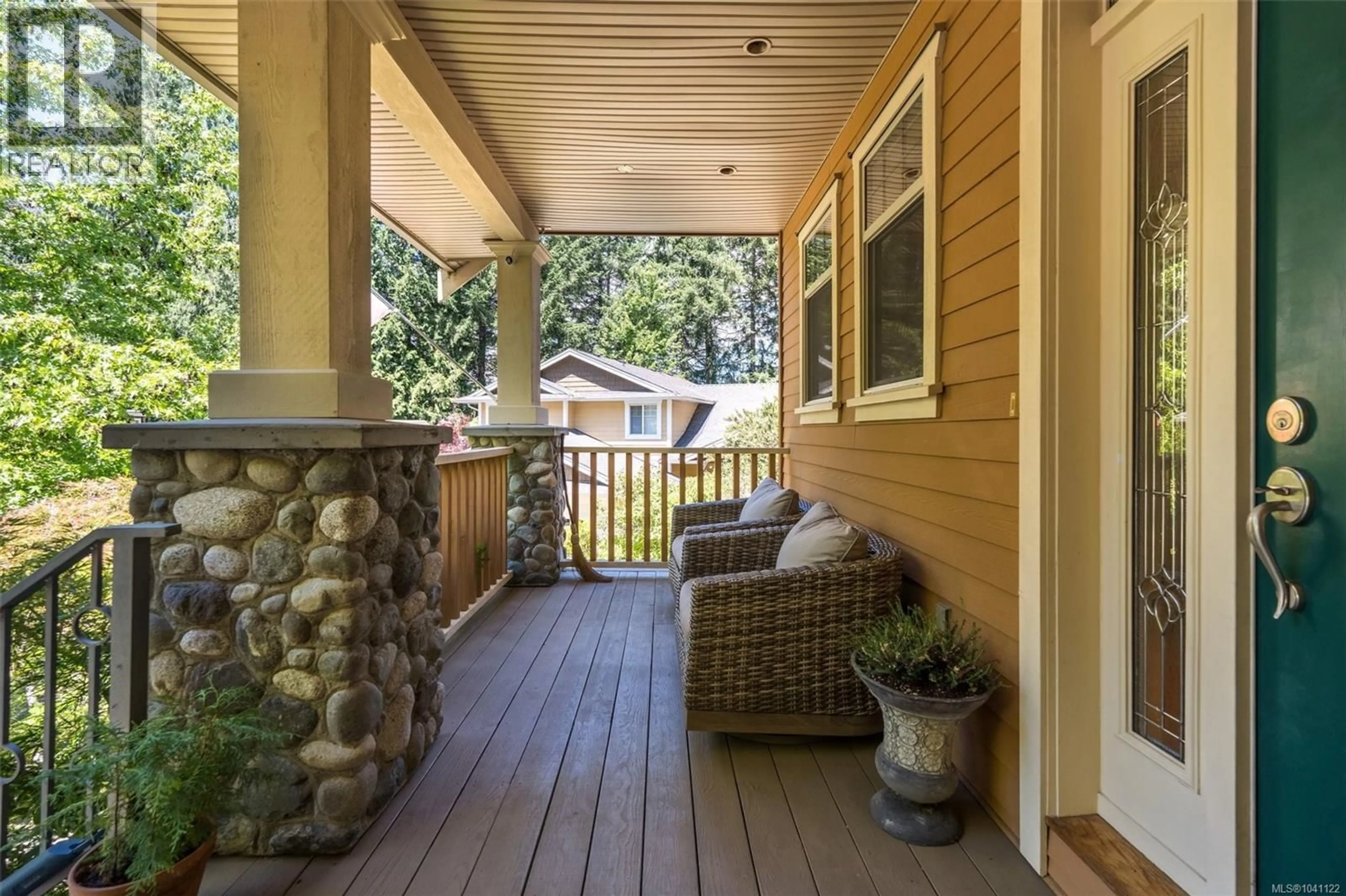 Patio, street for 1062 RIVER ROAD, Highlands British Columbia V9B6K2