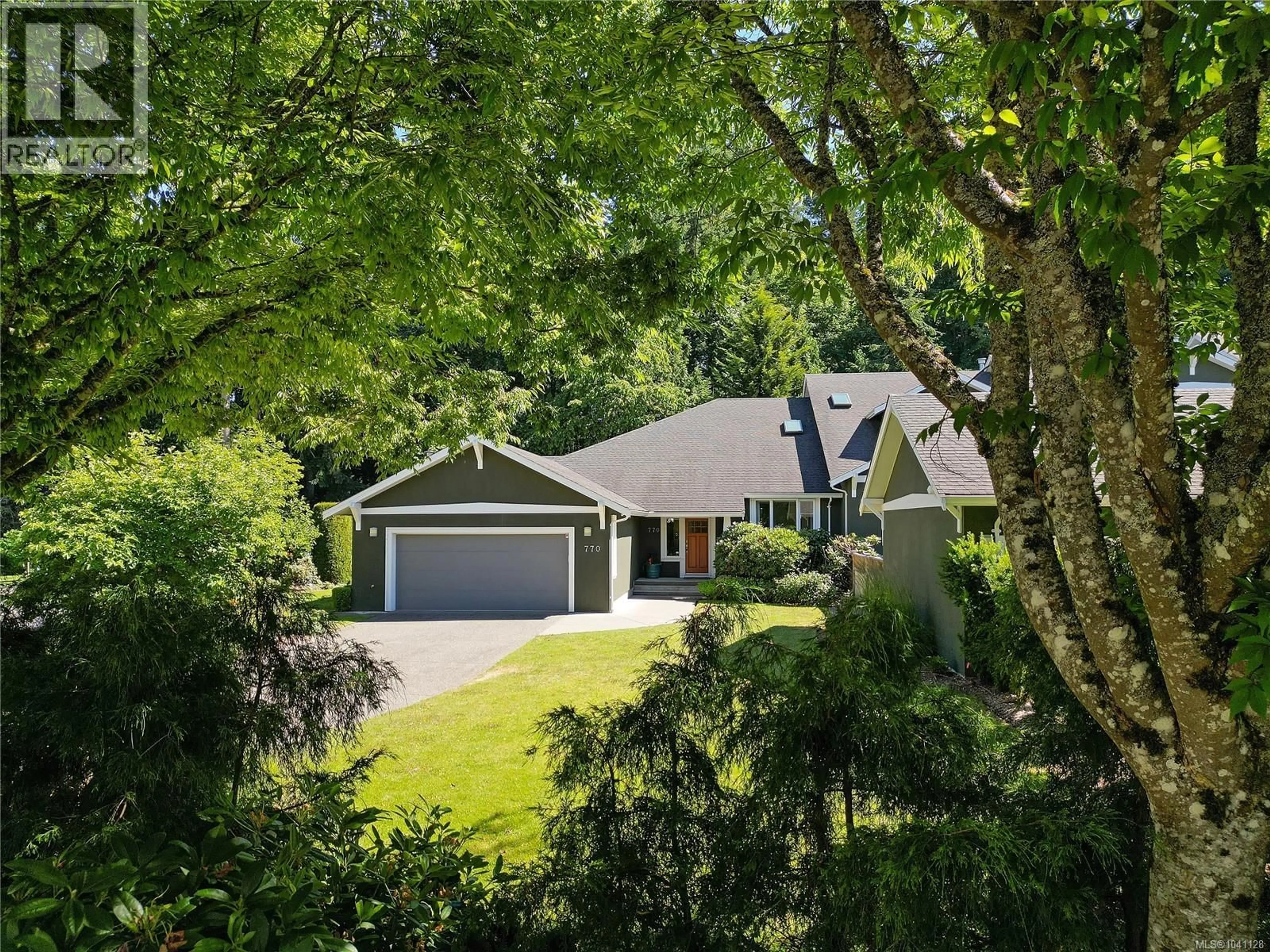 Home with vinyl exterior material, unknown for 770 HILL RISE LANE, Saanich British Columbia V8Y3K2