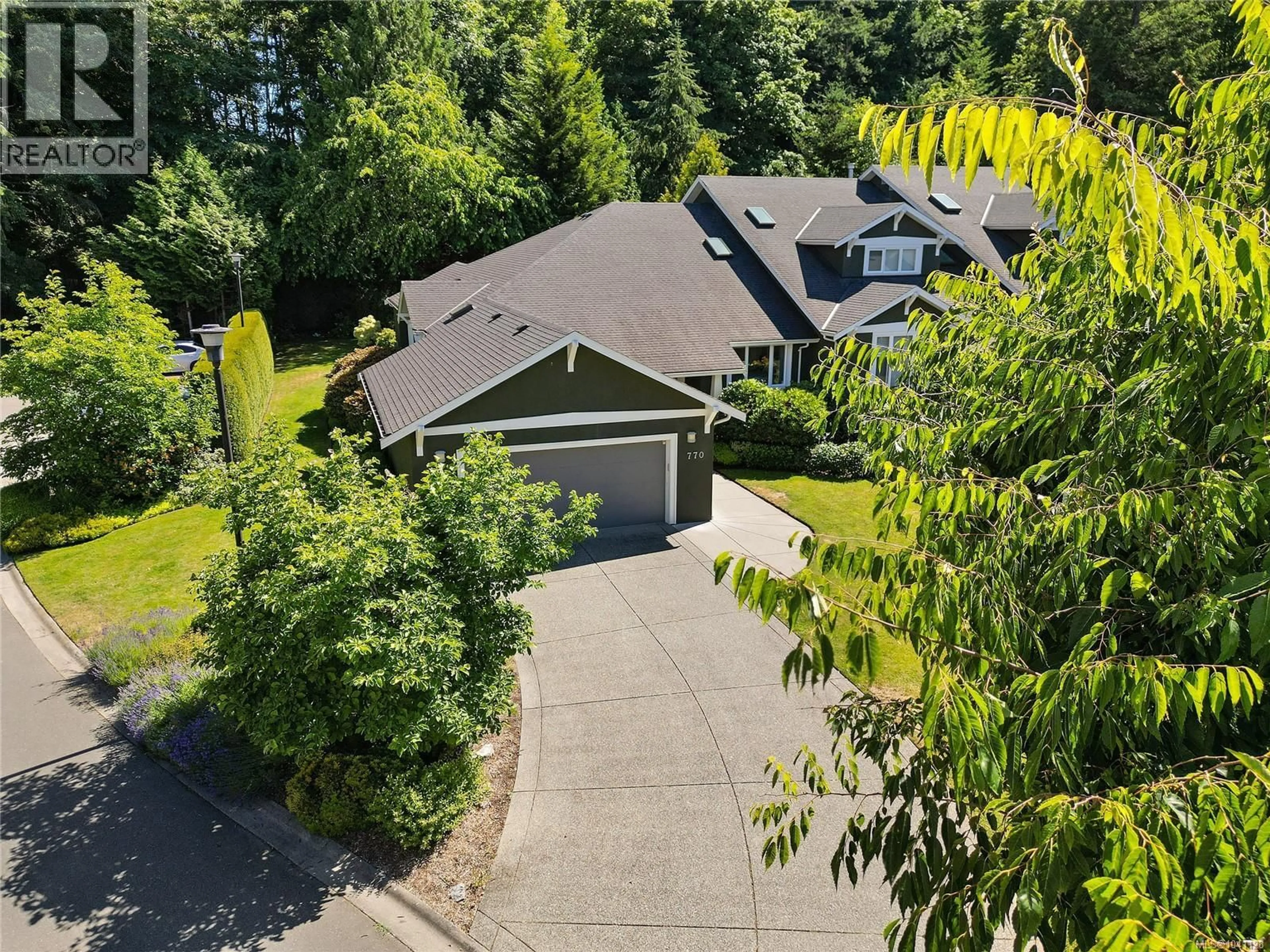 A pic from outside/outdoor area/front of a property/back of a property/a pic from drone, unknown for 770 HILL RISE LANE, Saanich British Columbia V8Y3K2