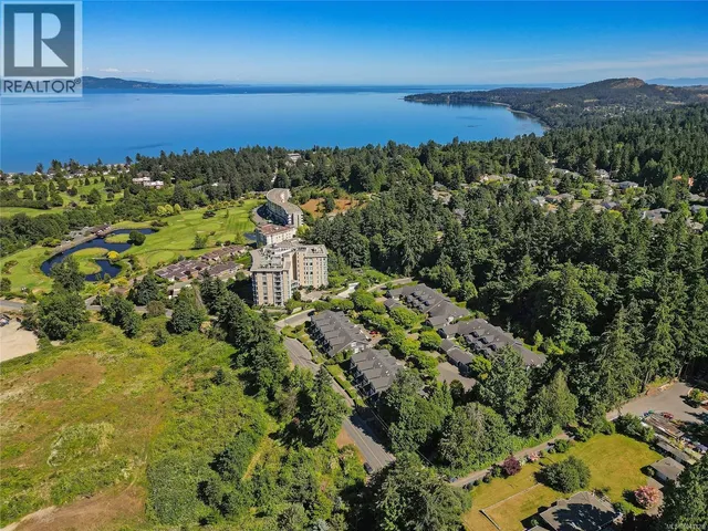 770 HILL RISE LANE, Saanich 3