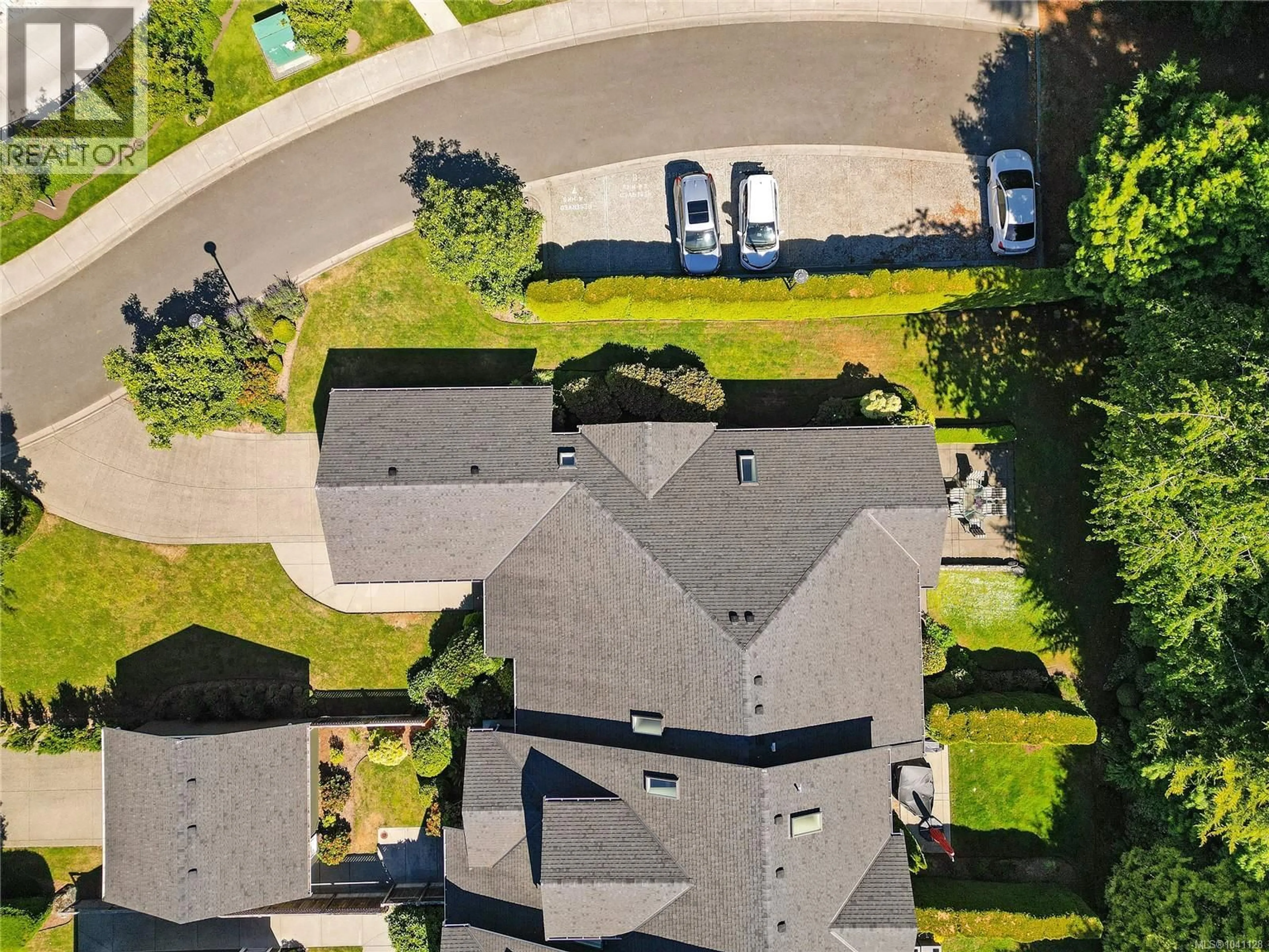 A pic from outside/outdoor area/front of a property/back of a property/a pic from drone, street for 770 HILL RISE LANE, Saanich British Columbia V8Y3K2