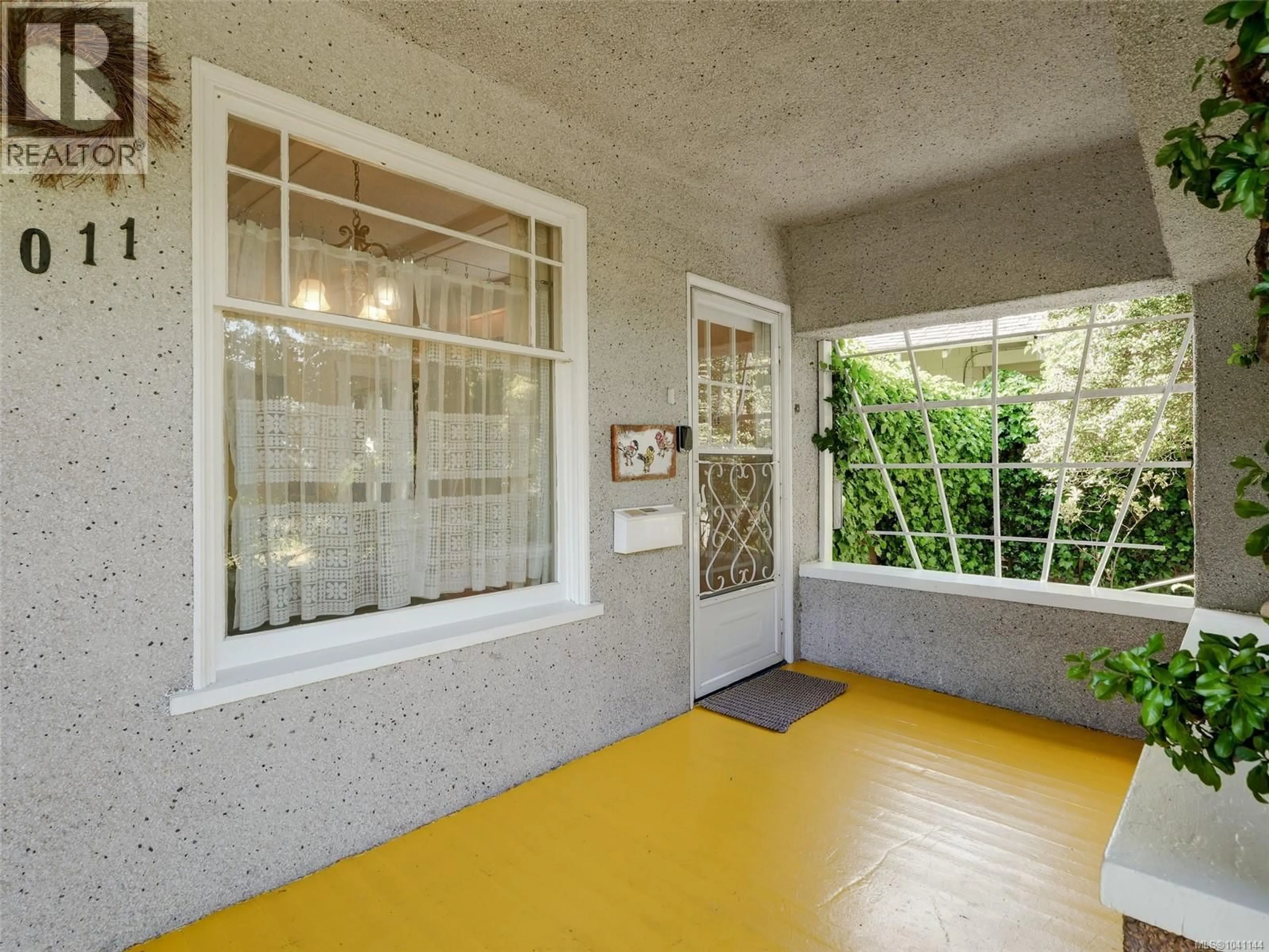 Unknown for 1011 AMPHION STREET, Victoria British Columbia V8S4G2